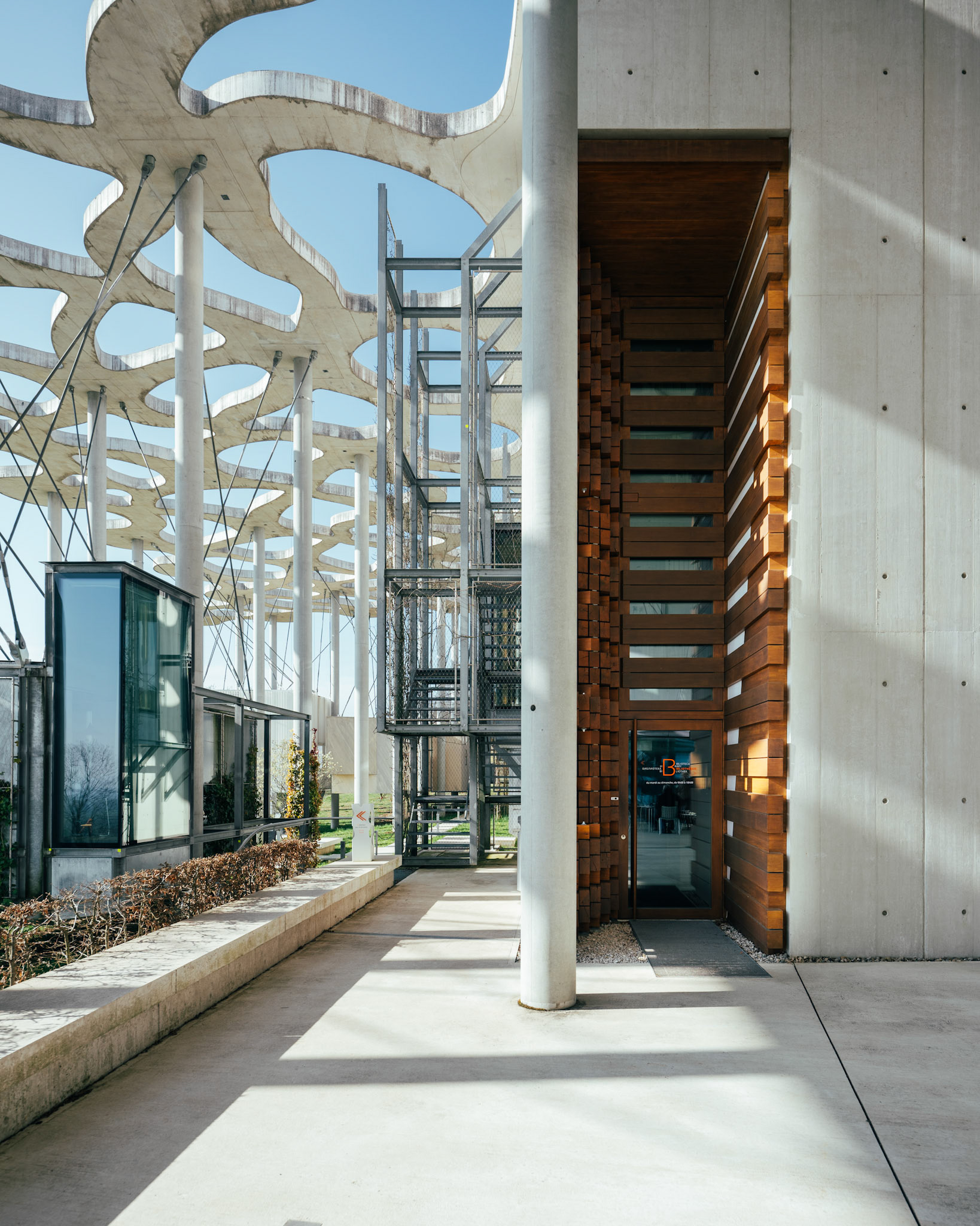 Entrance to the Jan Michalski library