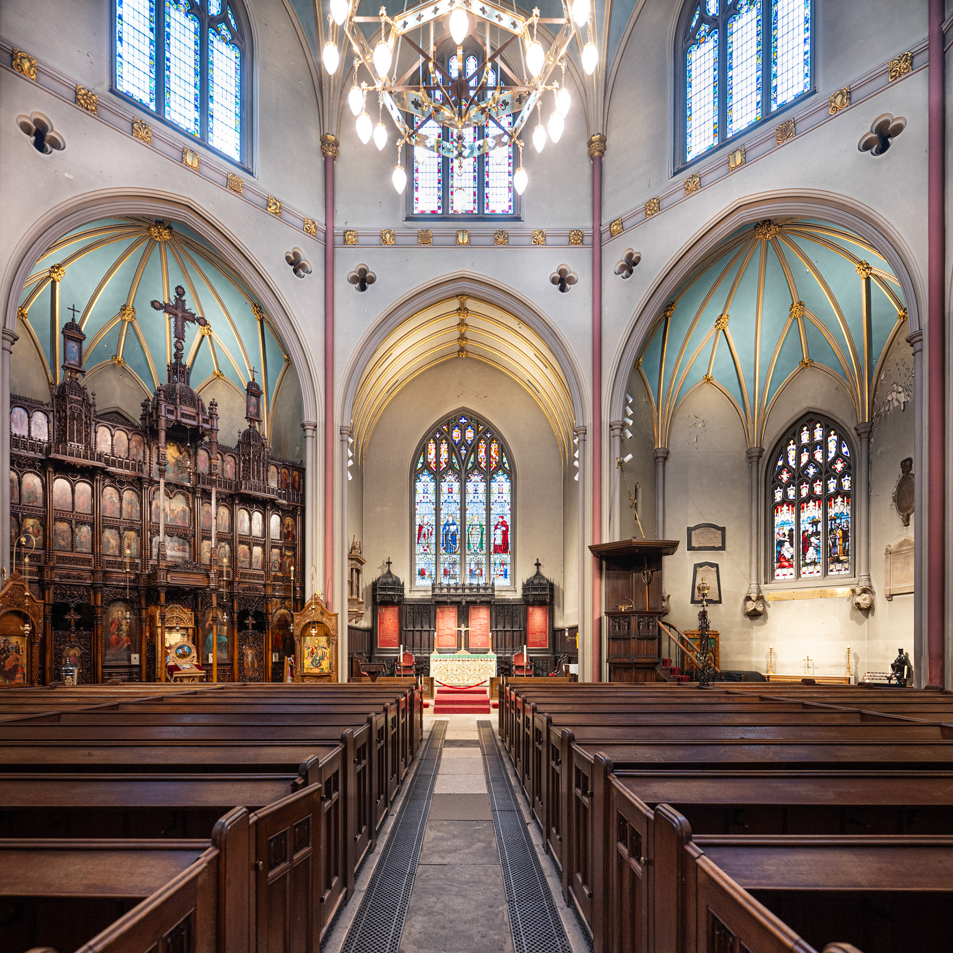 St Dustan-in-the-West - nave, main altar and side chapels