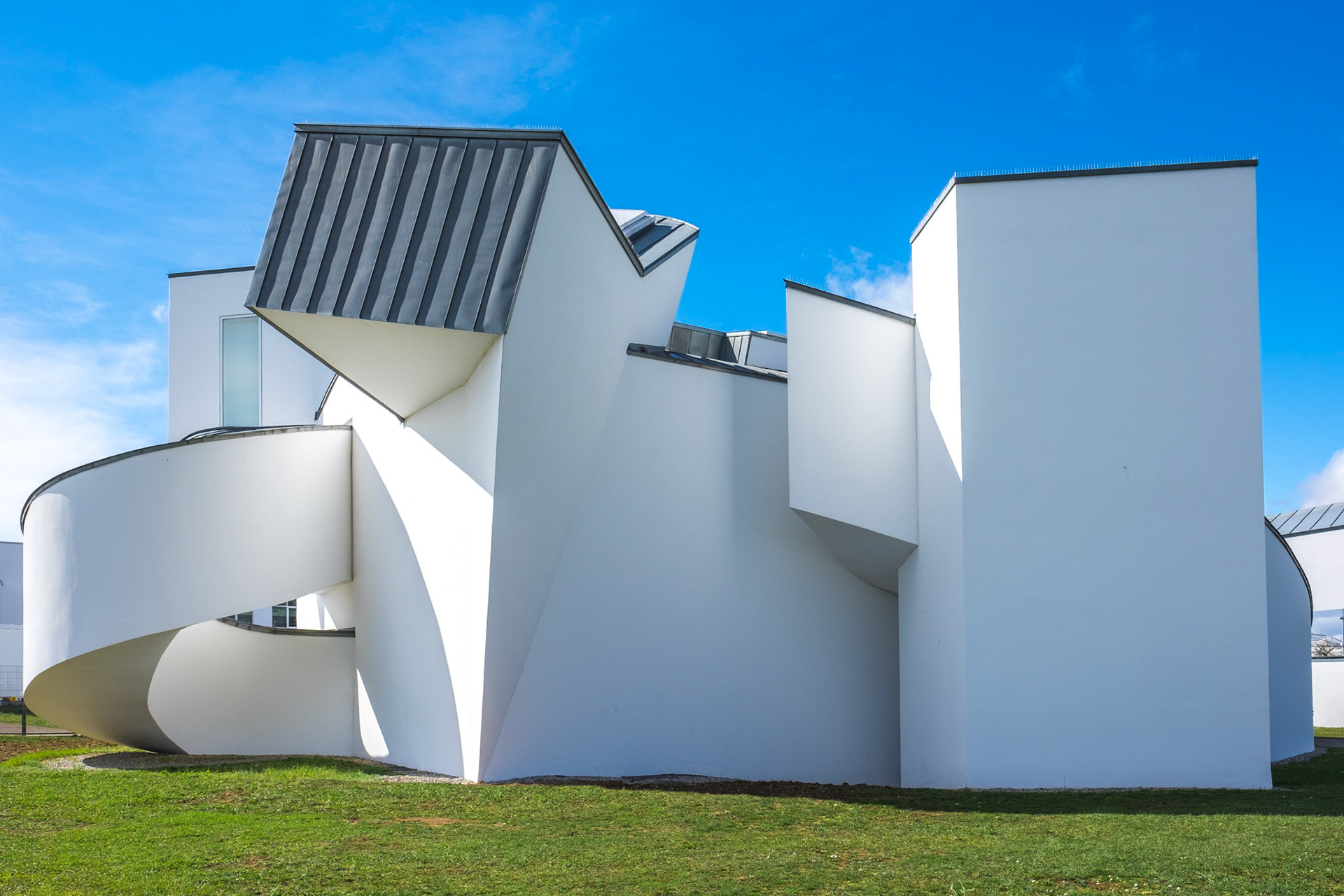 Vitra Design Museum, Frank Gehry, 1989
