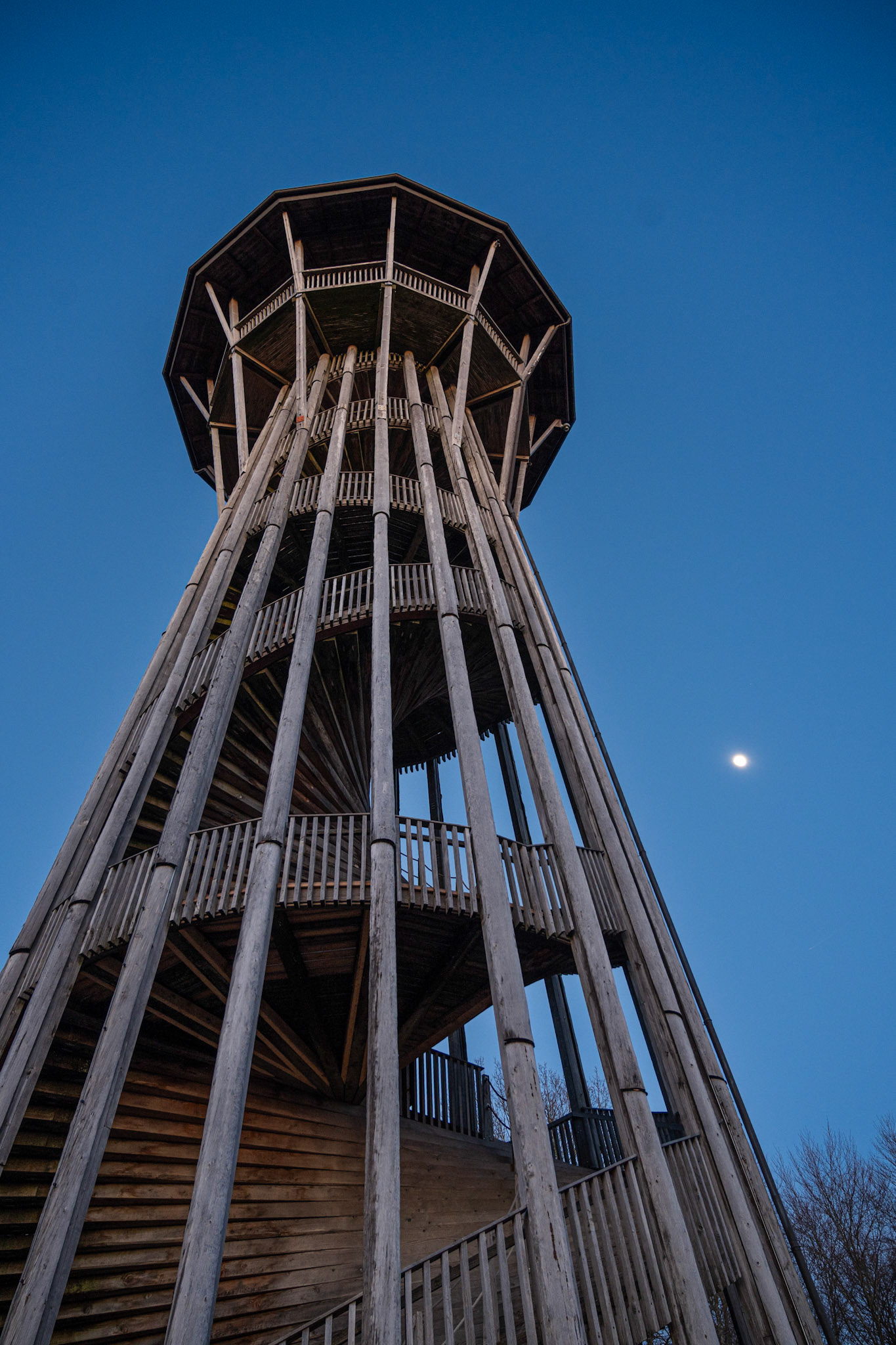 Tour de Sauvabelin in the evening