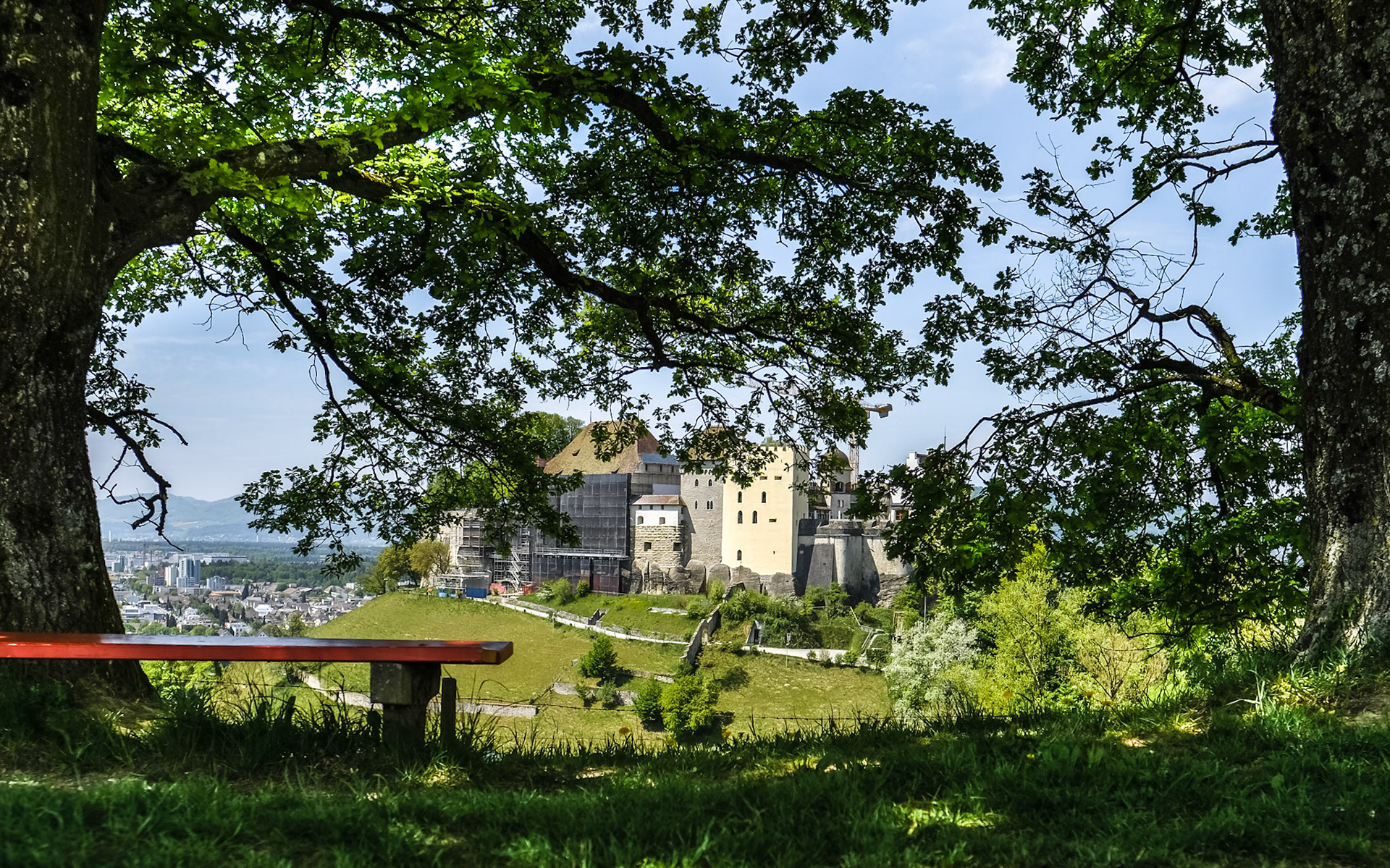 Schloss Lenzburg overlooking the city of Lenzburg