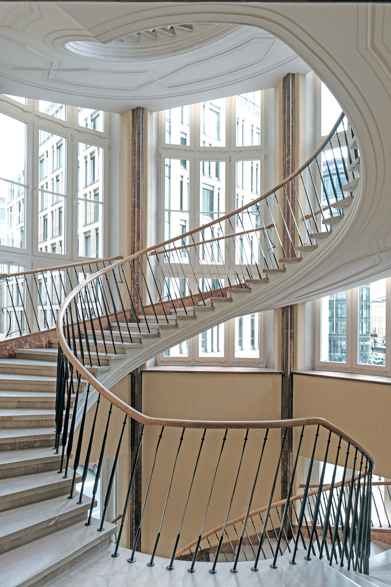 Bank Towarzystw Spółdzielczych - spiral staircase
