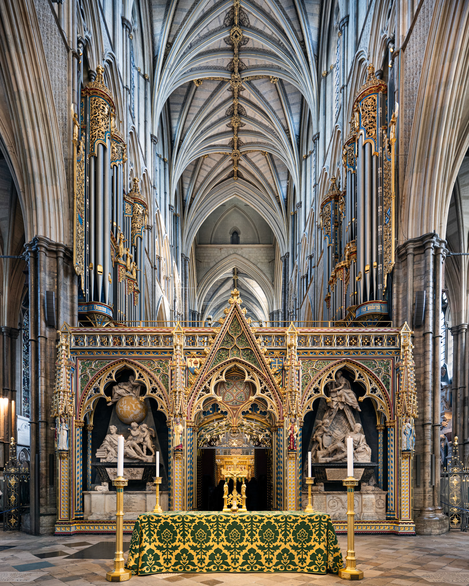 screen separating the nave from the quire