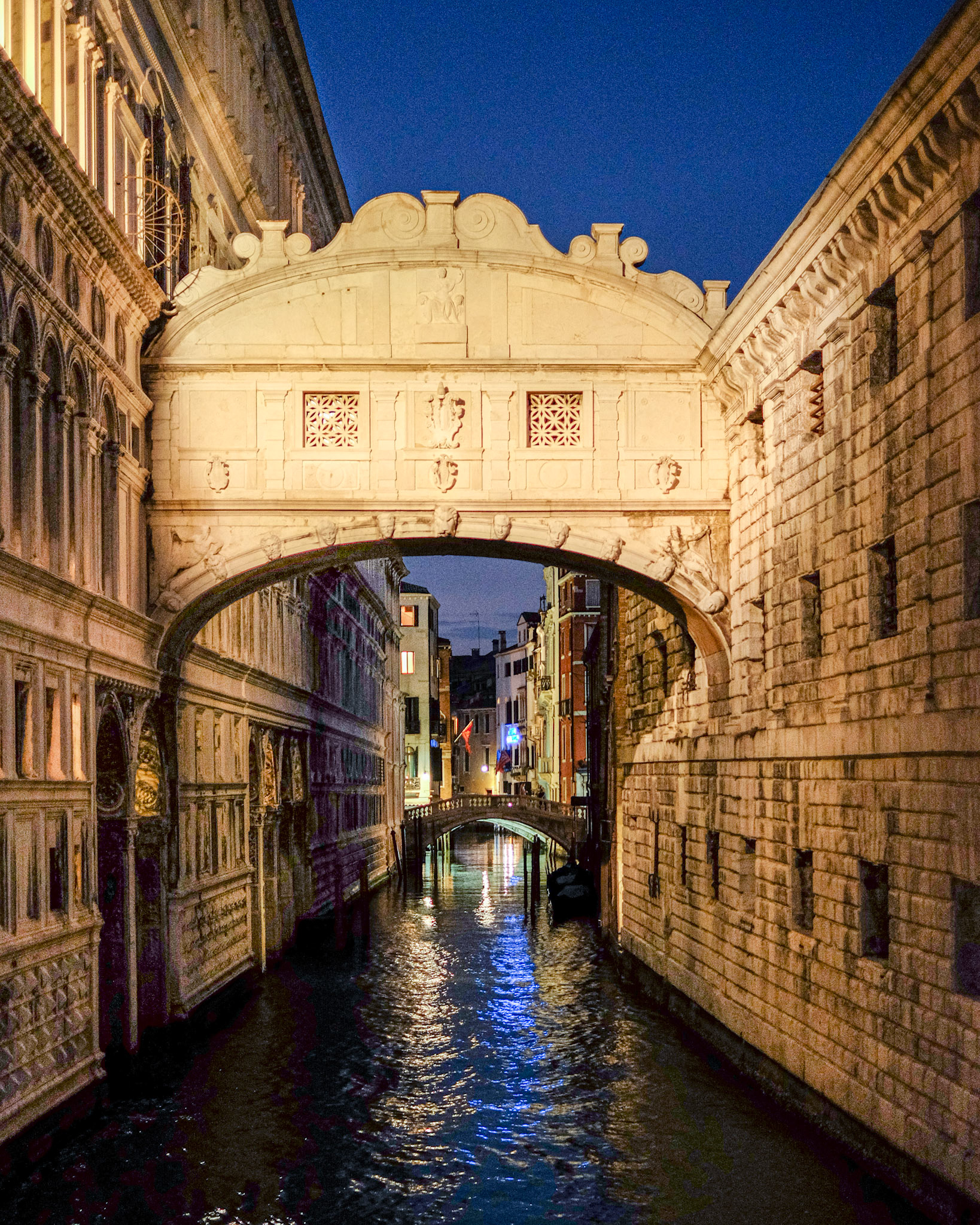 Bridge of Sighs at night
