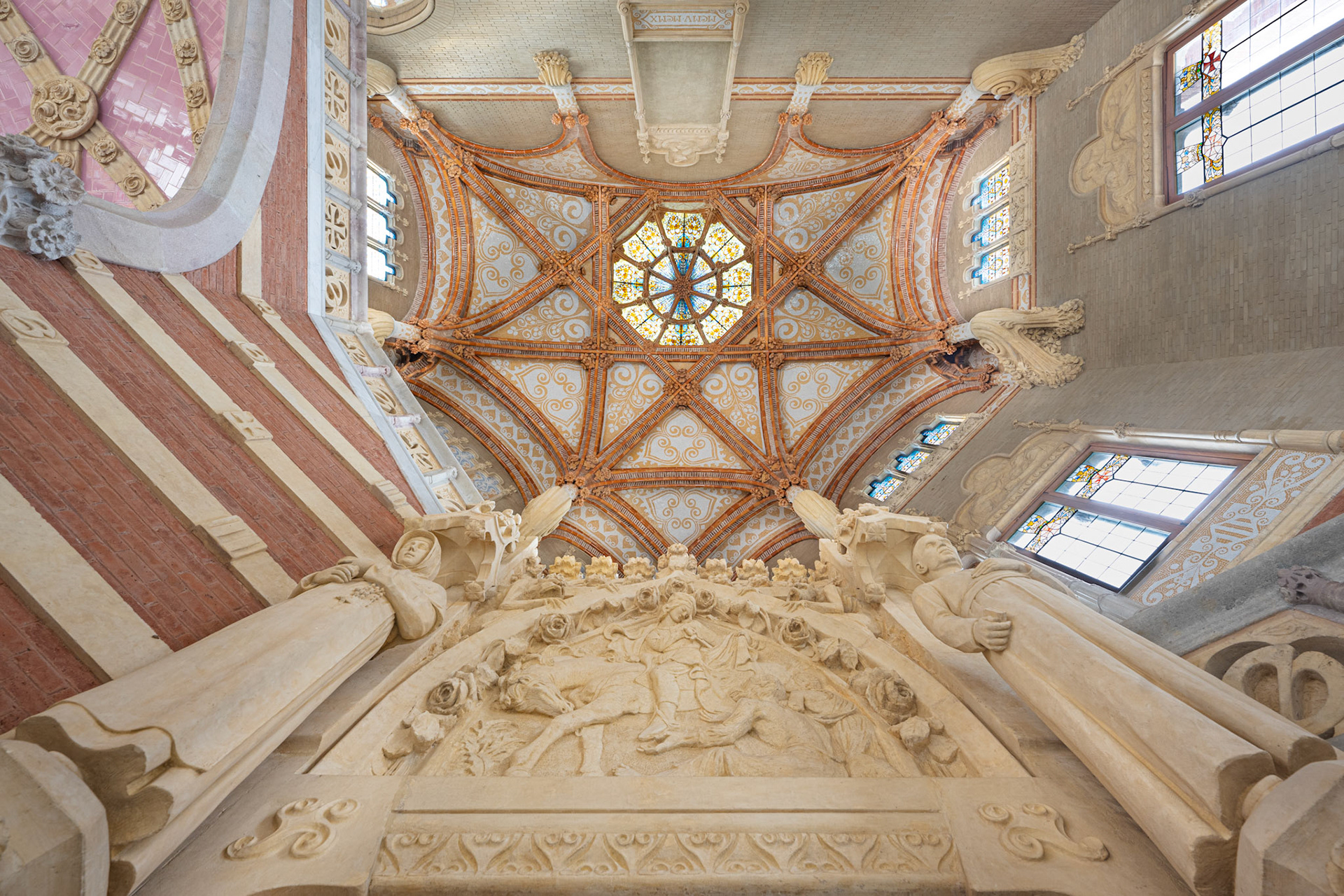 sculptures of the religious communities of Santa Creu