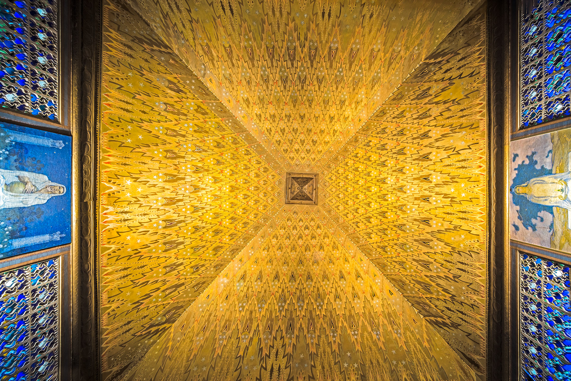 ceiling of the ceremonial hall painted by Georges Aubert