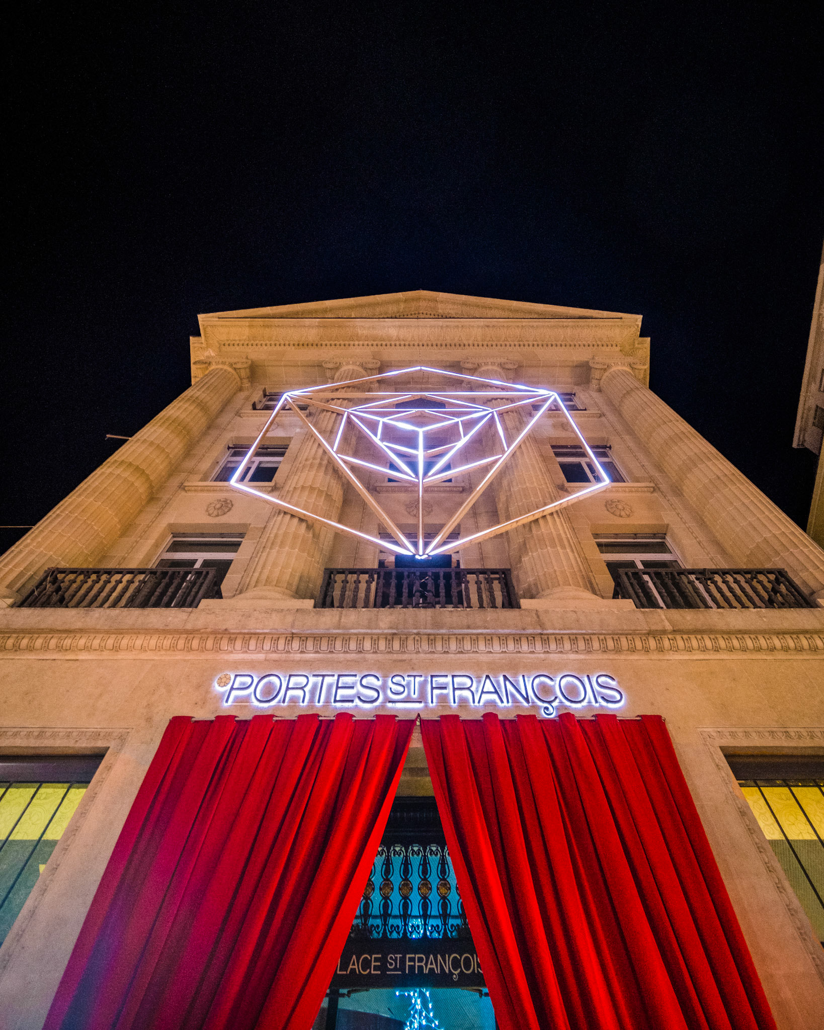 Hypercube, François Moncarey