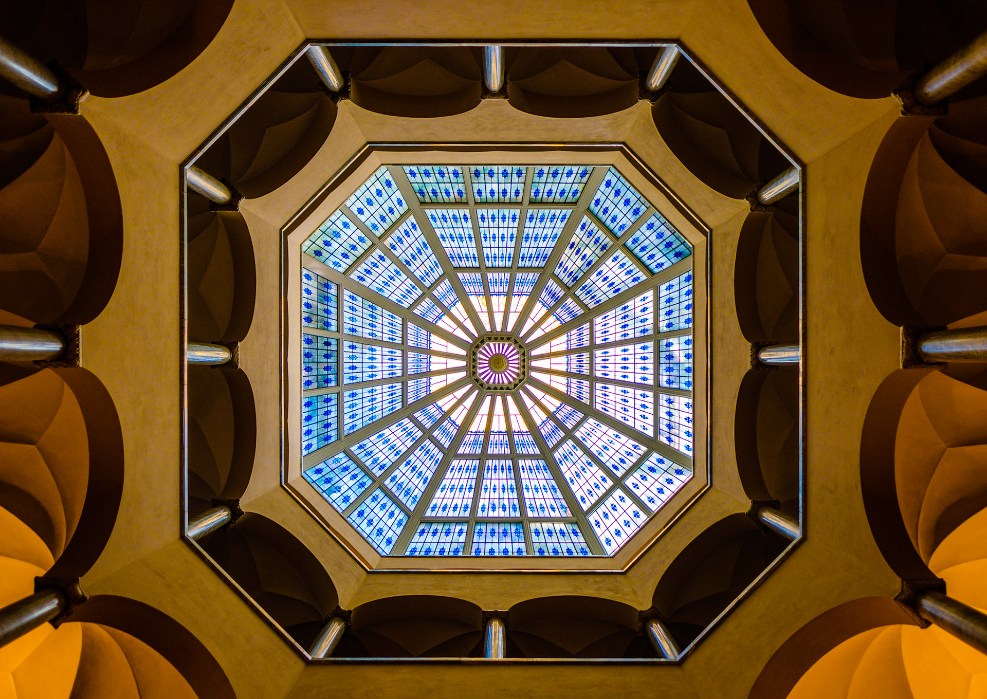 Symmetrical perfection: Peterhof atrium and skylight