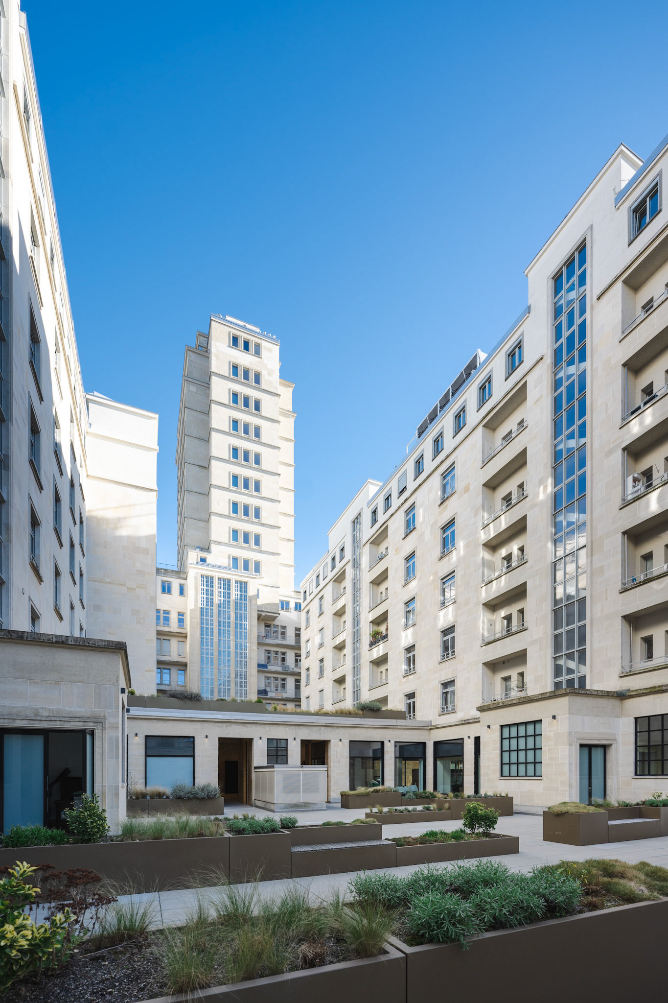 Tour Bel-Air - interior courtyard
