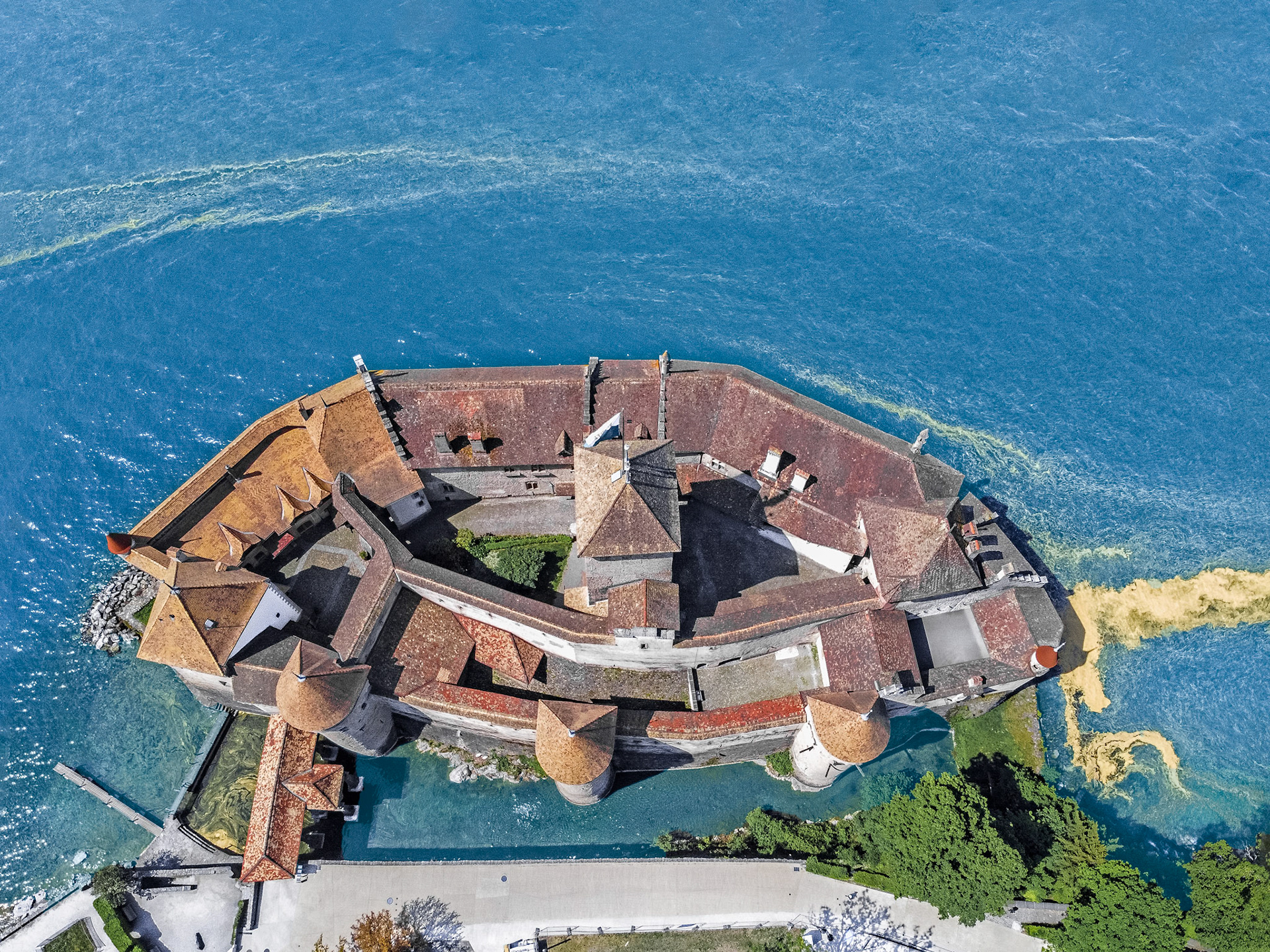 Château de Chillon in spring