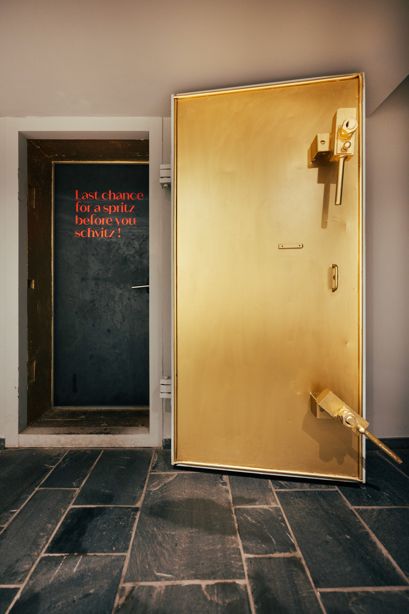 Hotel Carine - Spa entrance