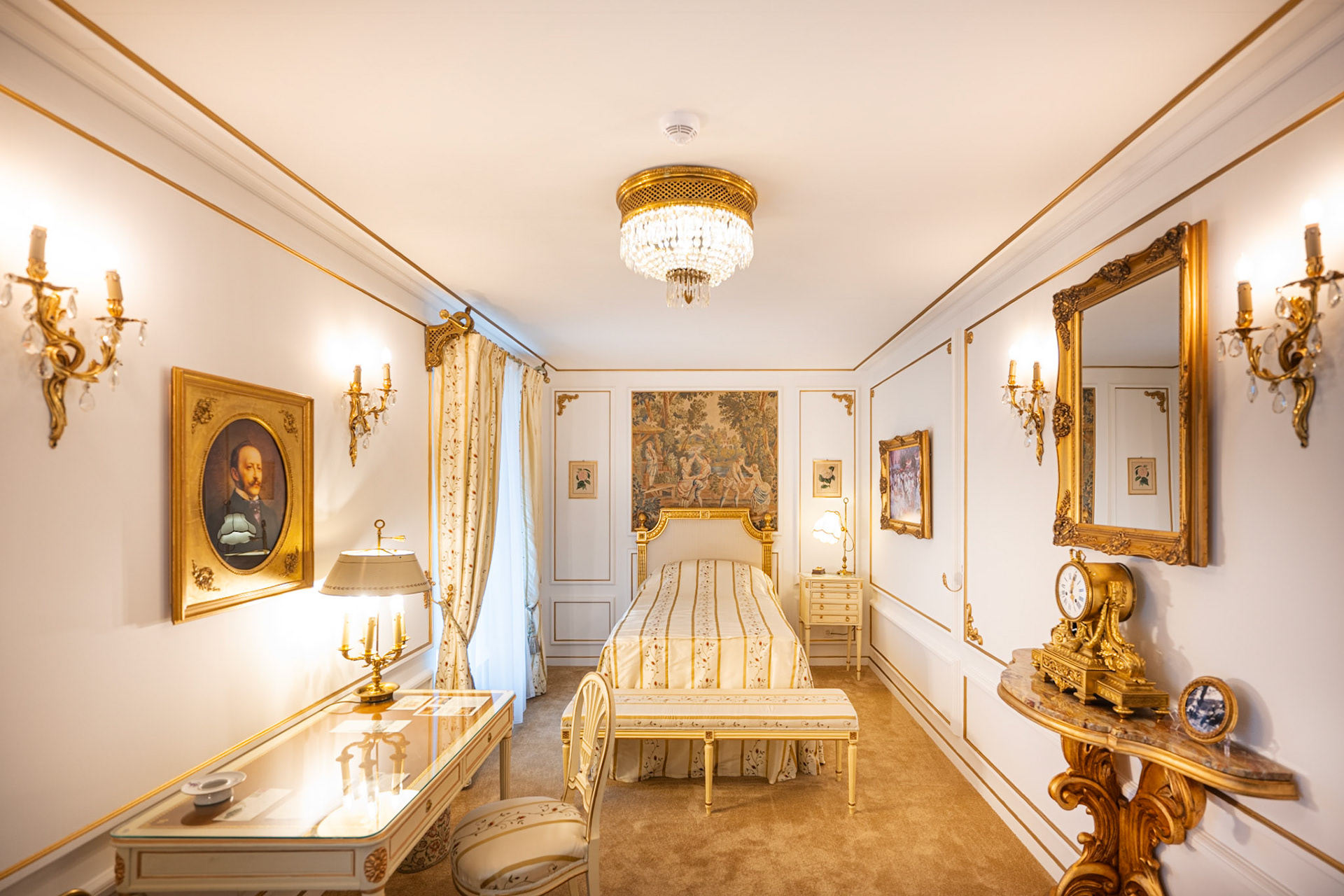 Suite M