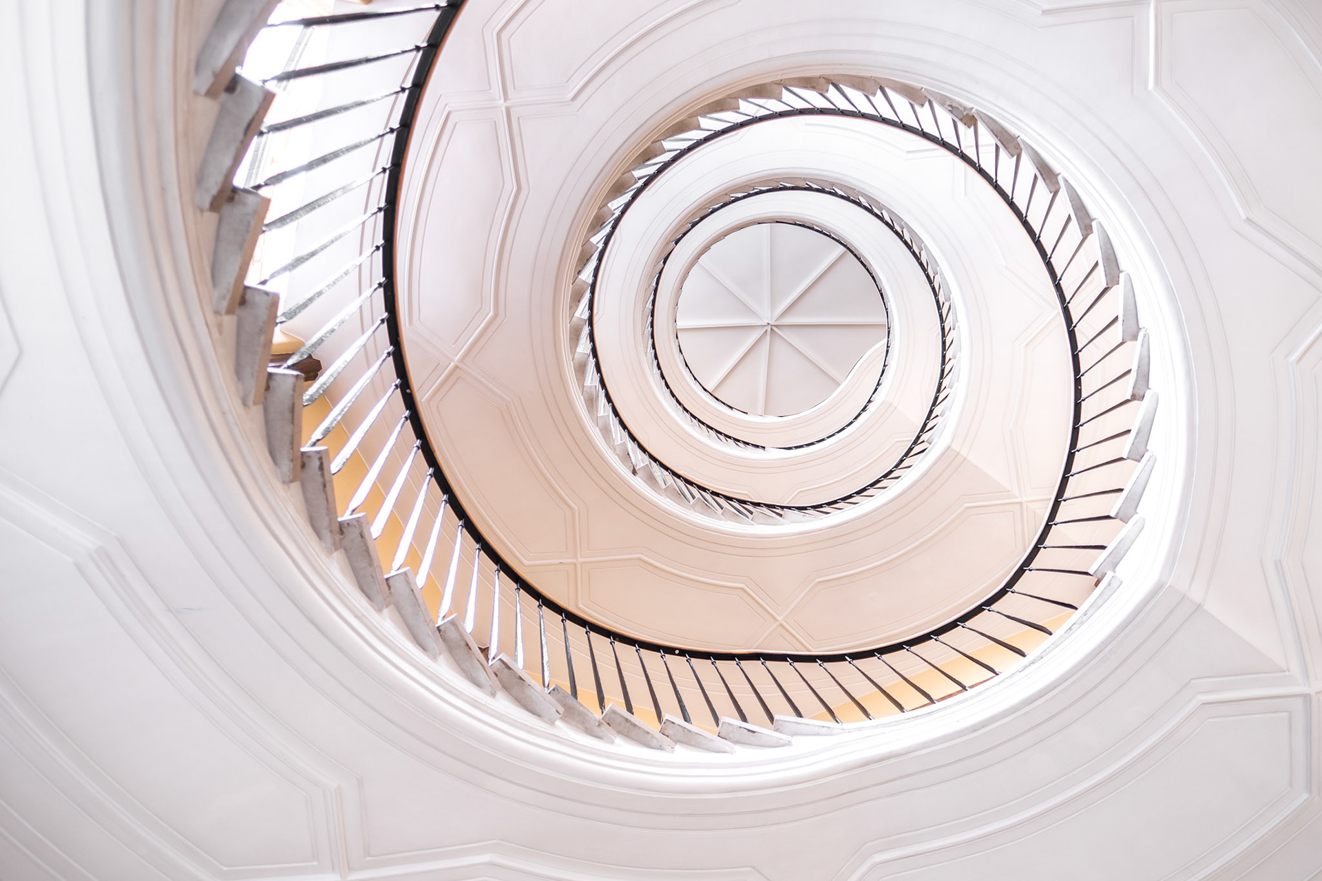 Bank Towarzystw Spółdzielczych - spiral staircase