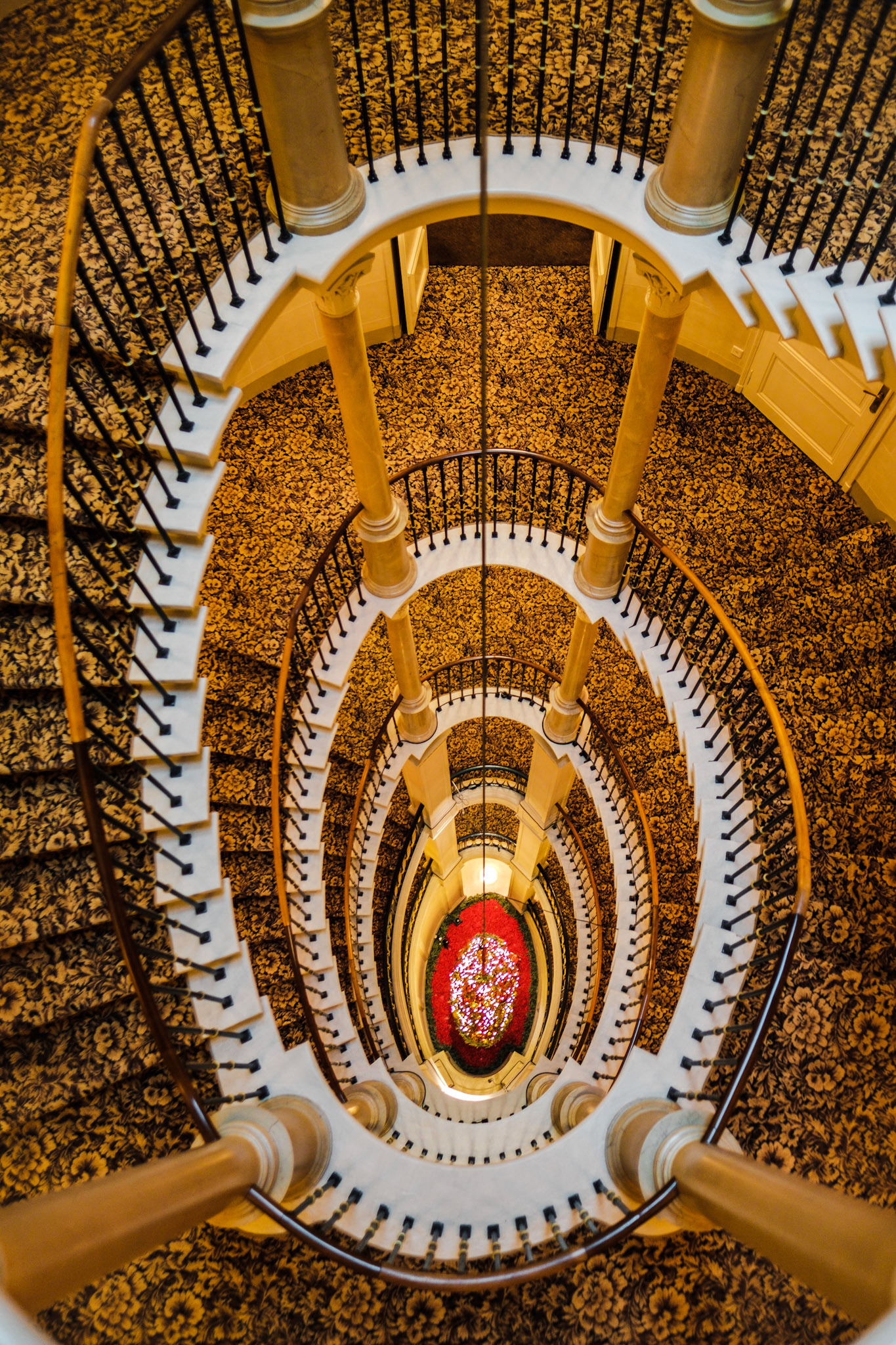 Four Seasons Hôtel des Bergues, Geneva - staircase
