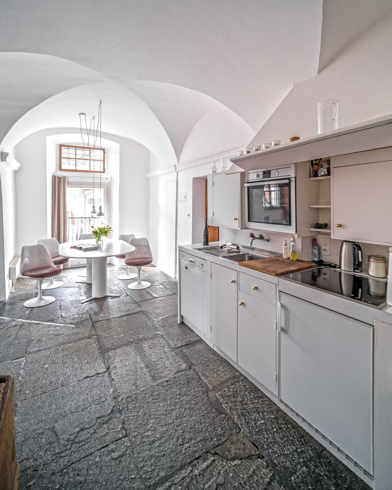 Plantahaus kitchen with its vaulted ceiling