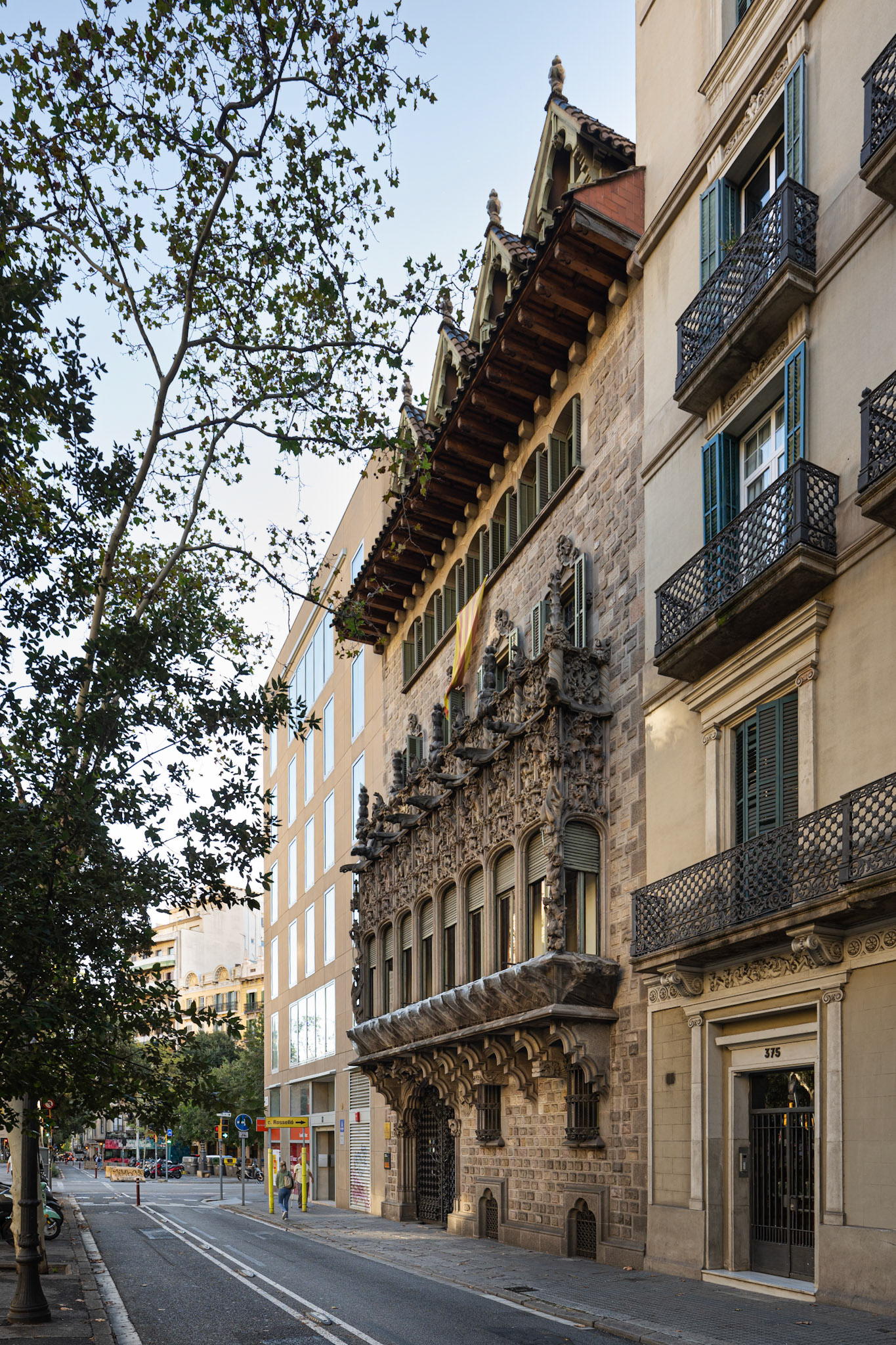 Palau Baró de Quadras - Diagonal avenue