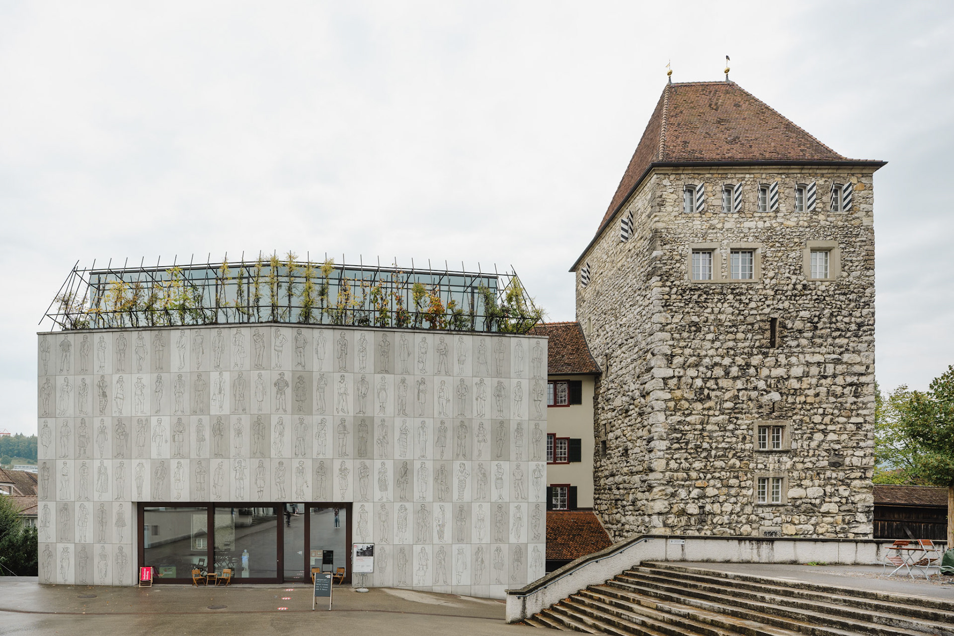 Stadtmuseum Aarau with the monumental artwork by Josef Felix Müller