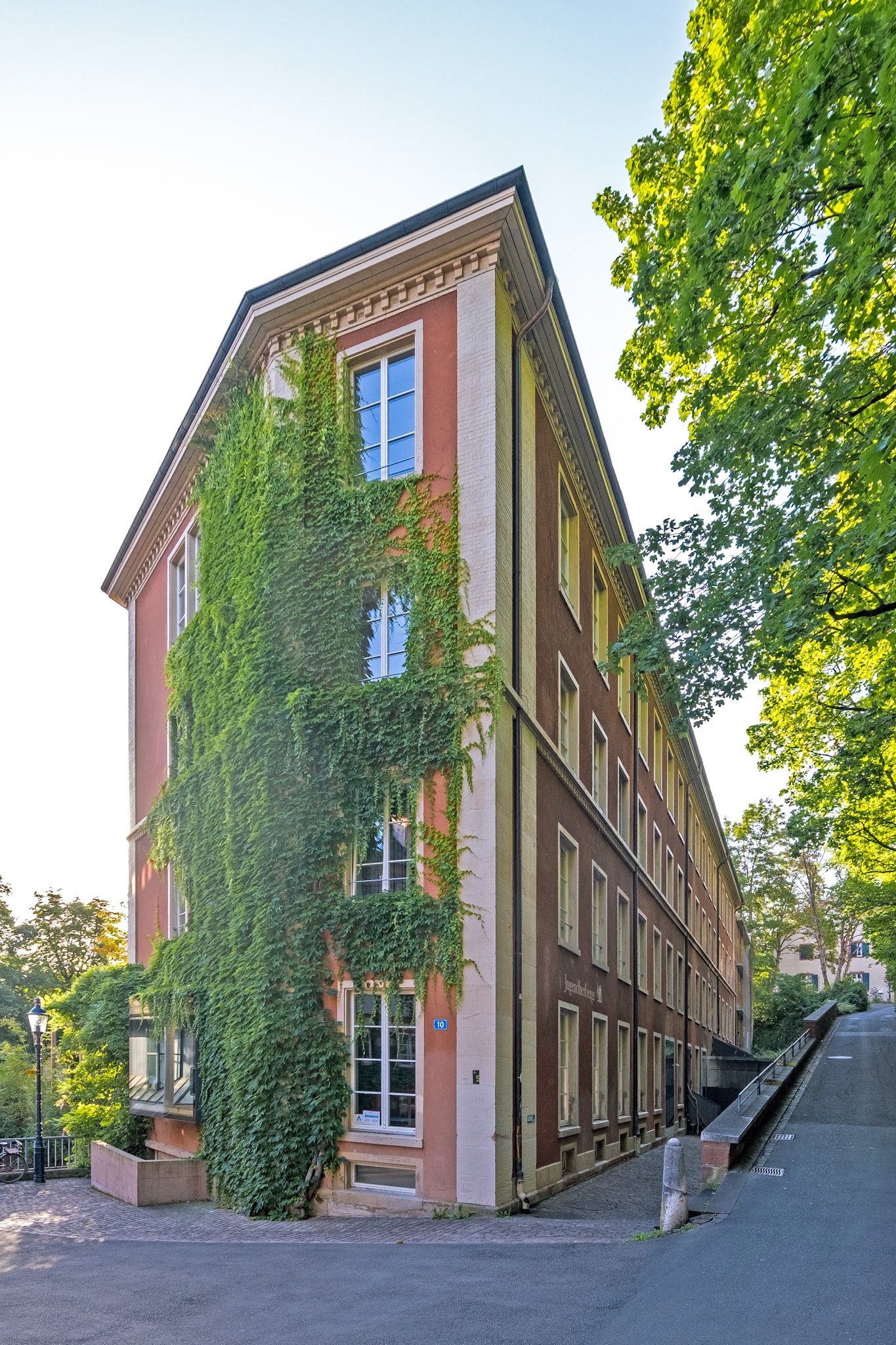 Jugendherberge Basel in the former silk ribbon factory