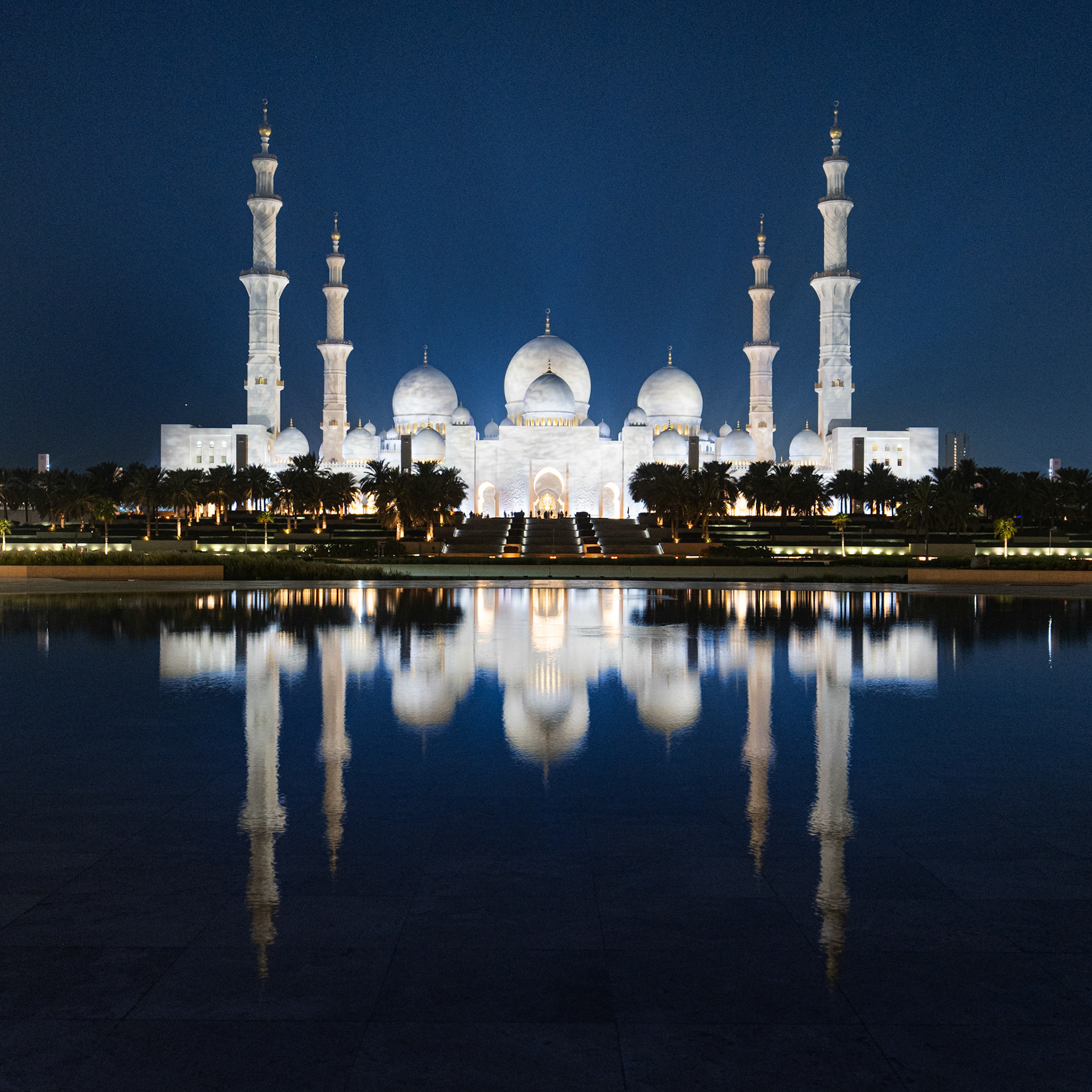 Sheikh Zayed Grand Mosque at night