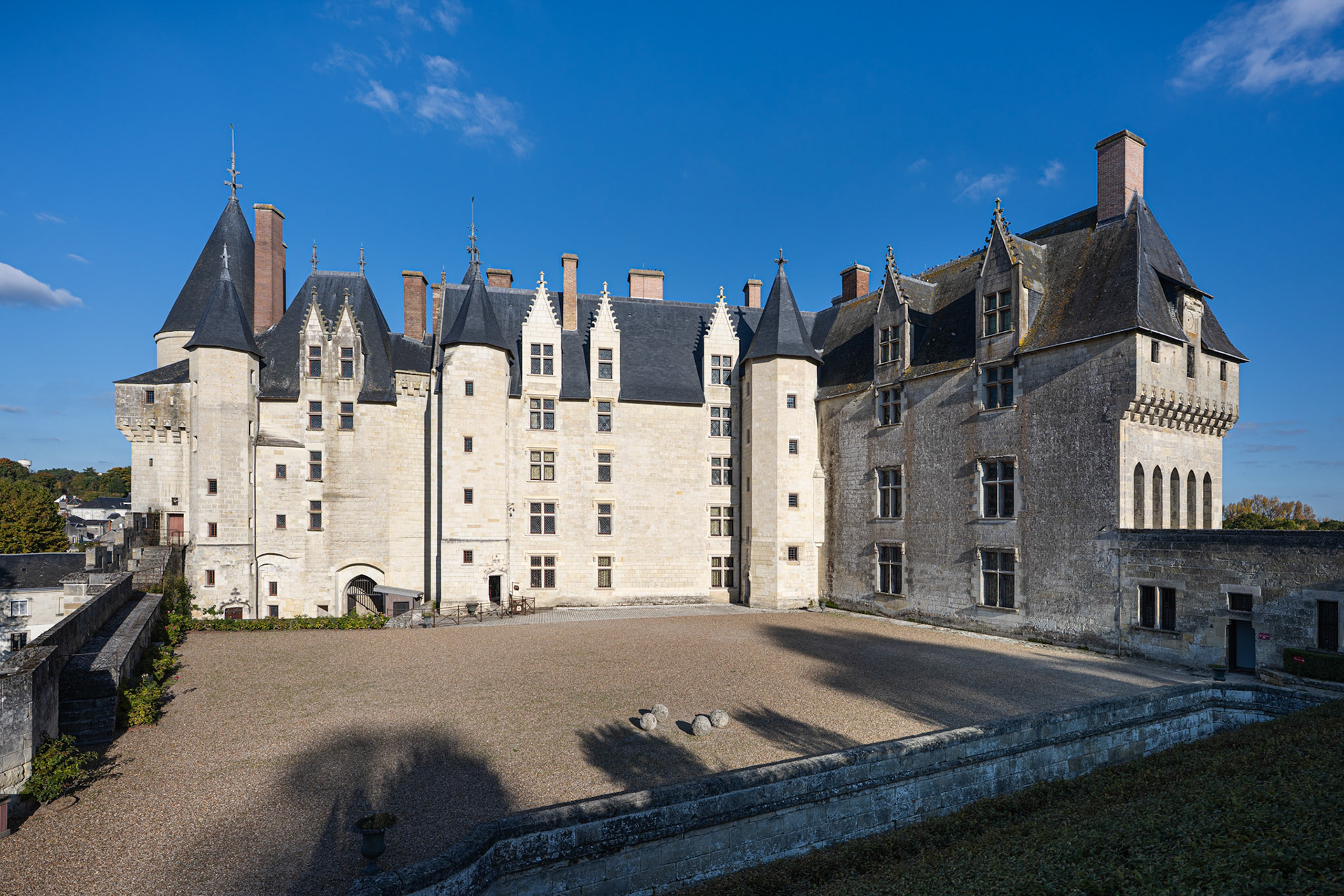 Château de Langeais - courtyard