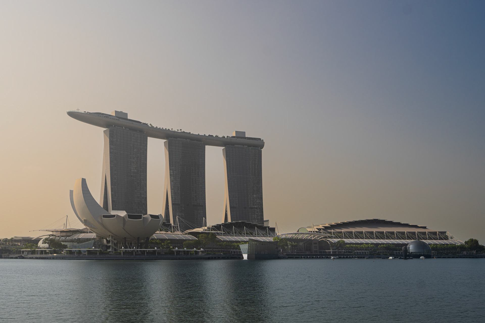 Louis Vuitton at Marina Bay Sands, This is a night photogra…