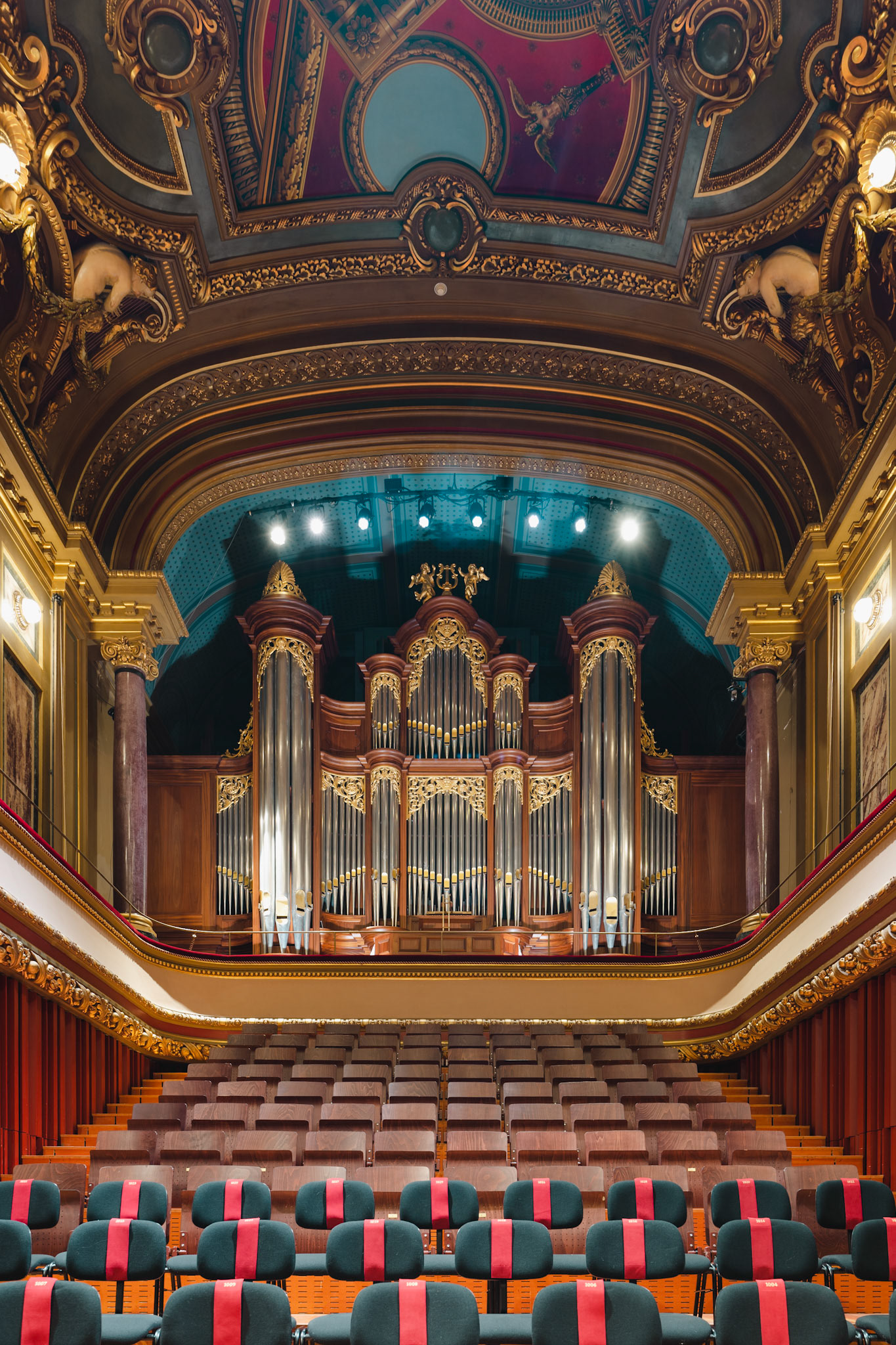 Victoria Hall - organ