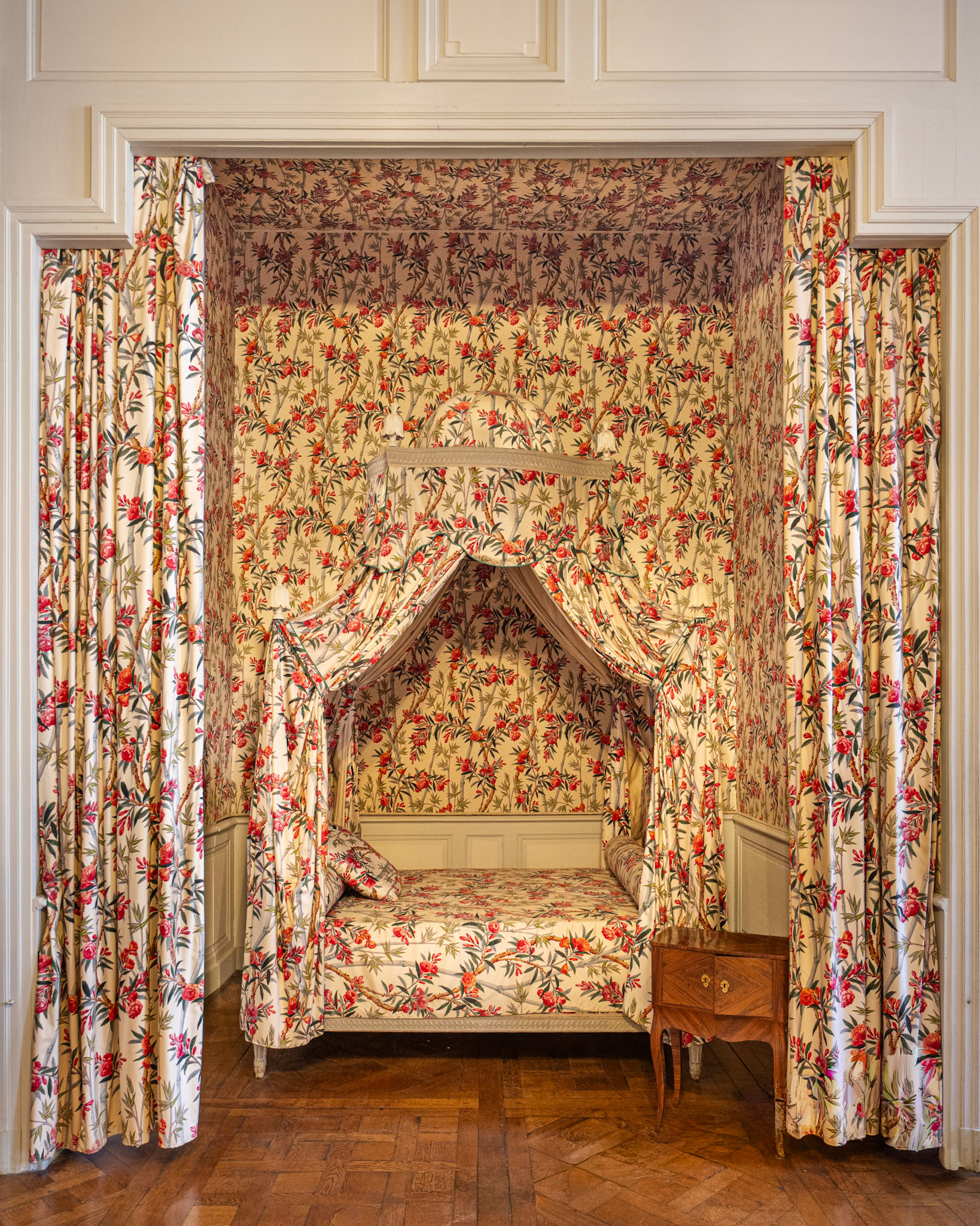 Laurel bedchamber