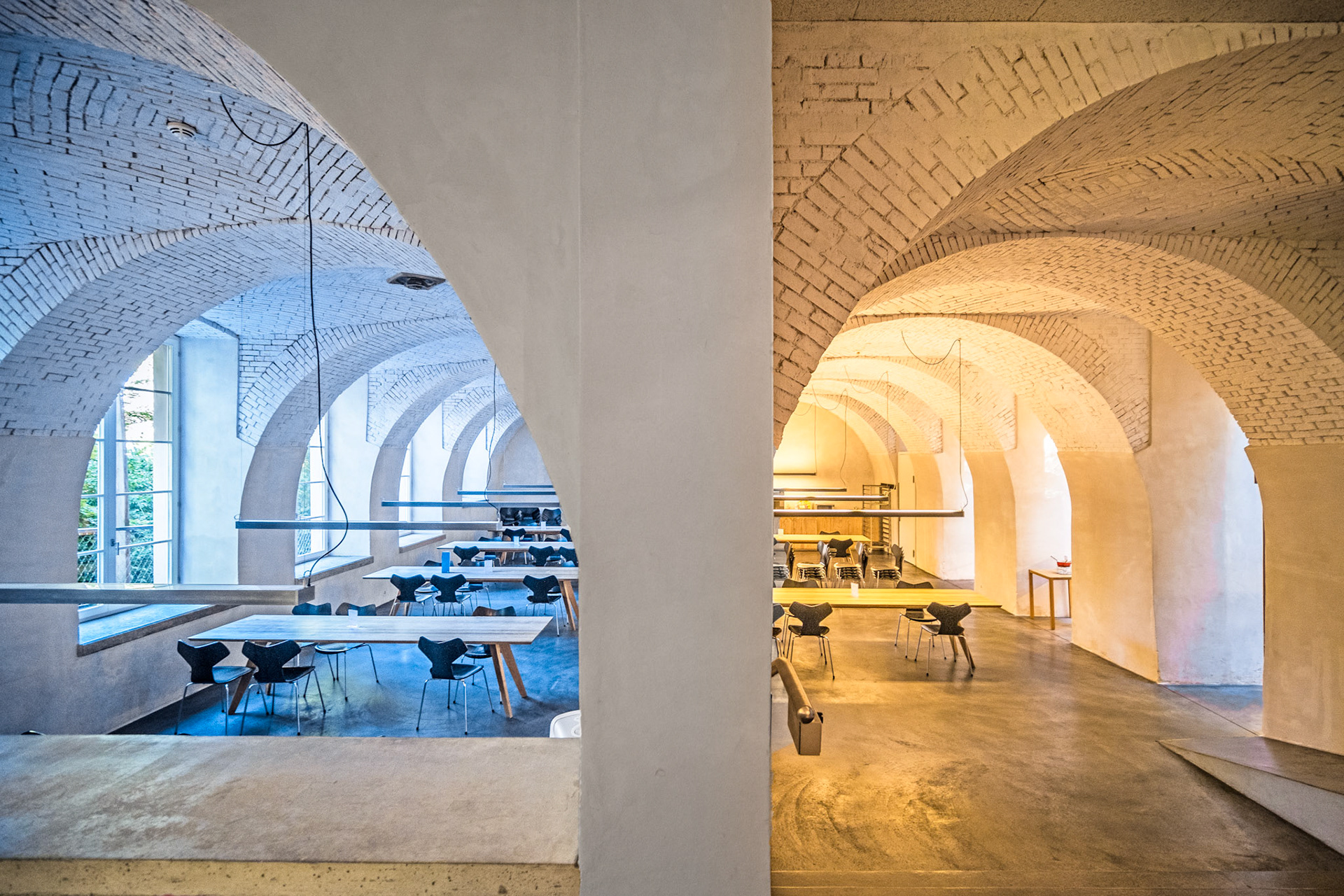dining hall in the vaulted hall of the former dye cellar