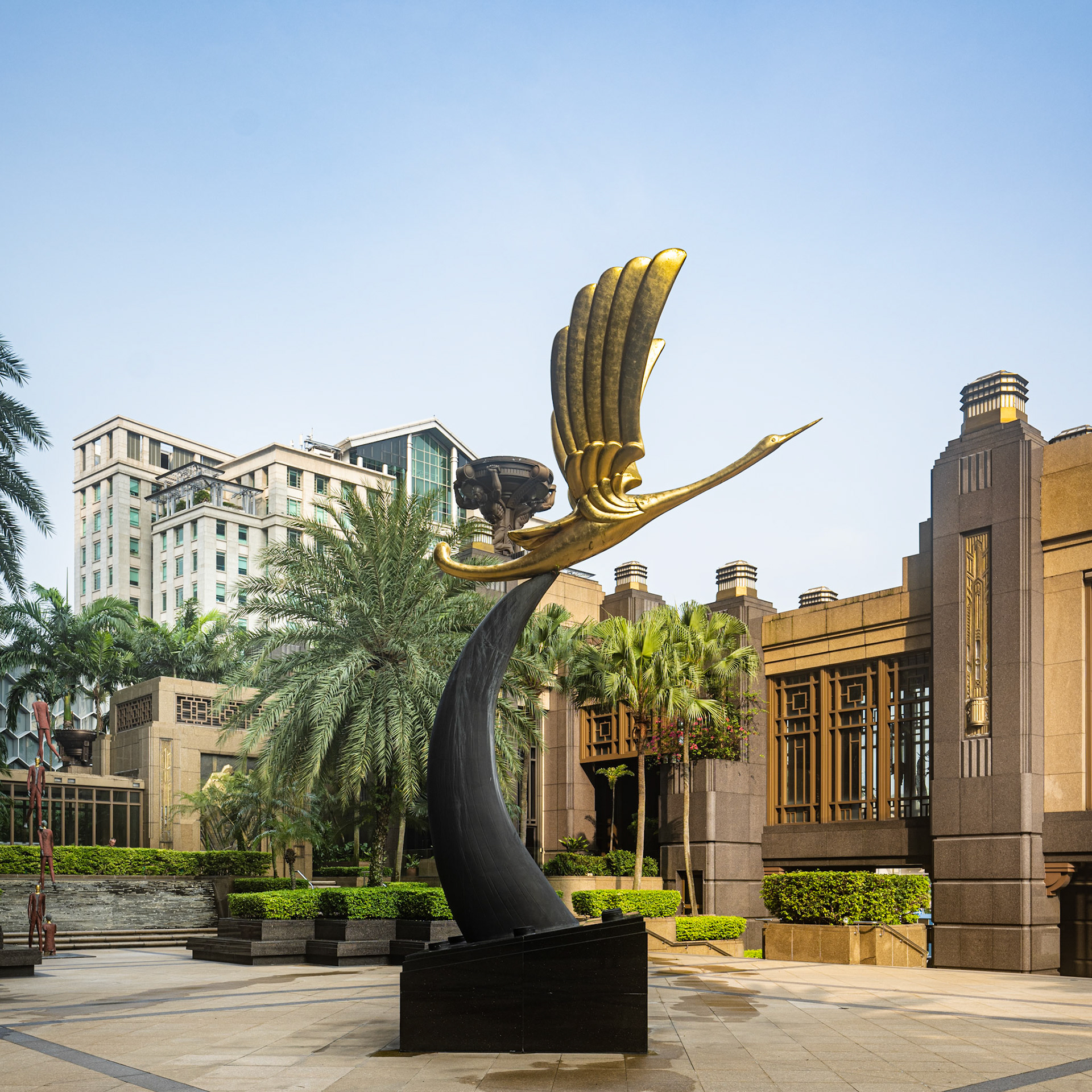golden crane sculpture