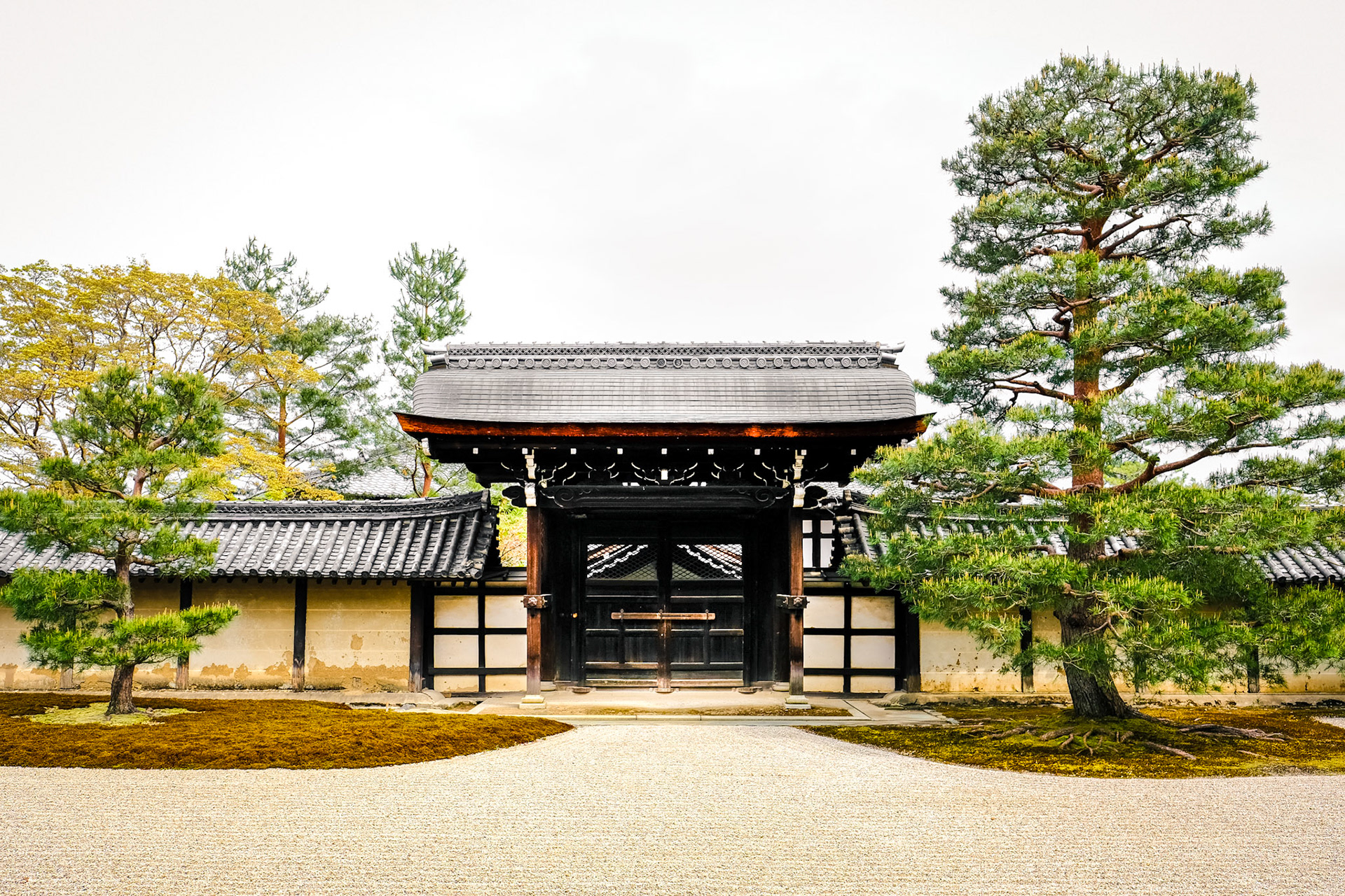 Nison-in main gate