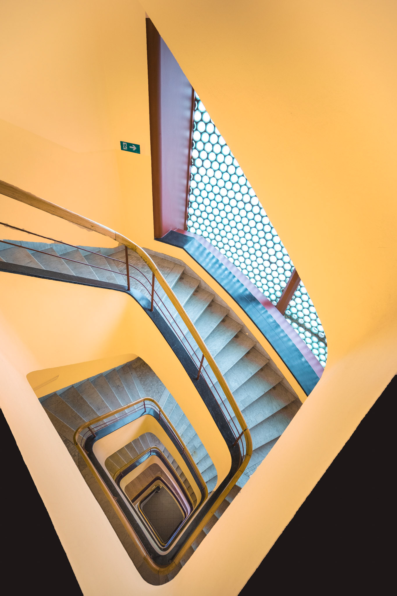 Powszechnego Zakładu Ubezpieczeń Wzajemnych building staircase