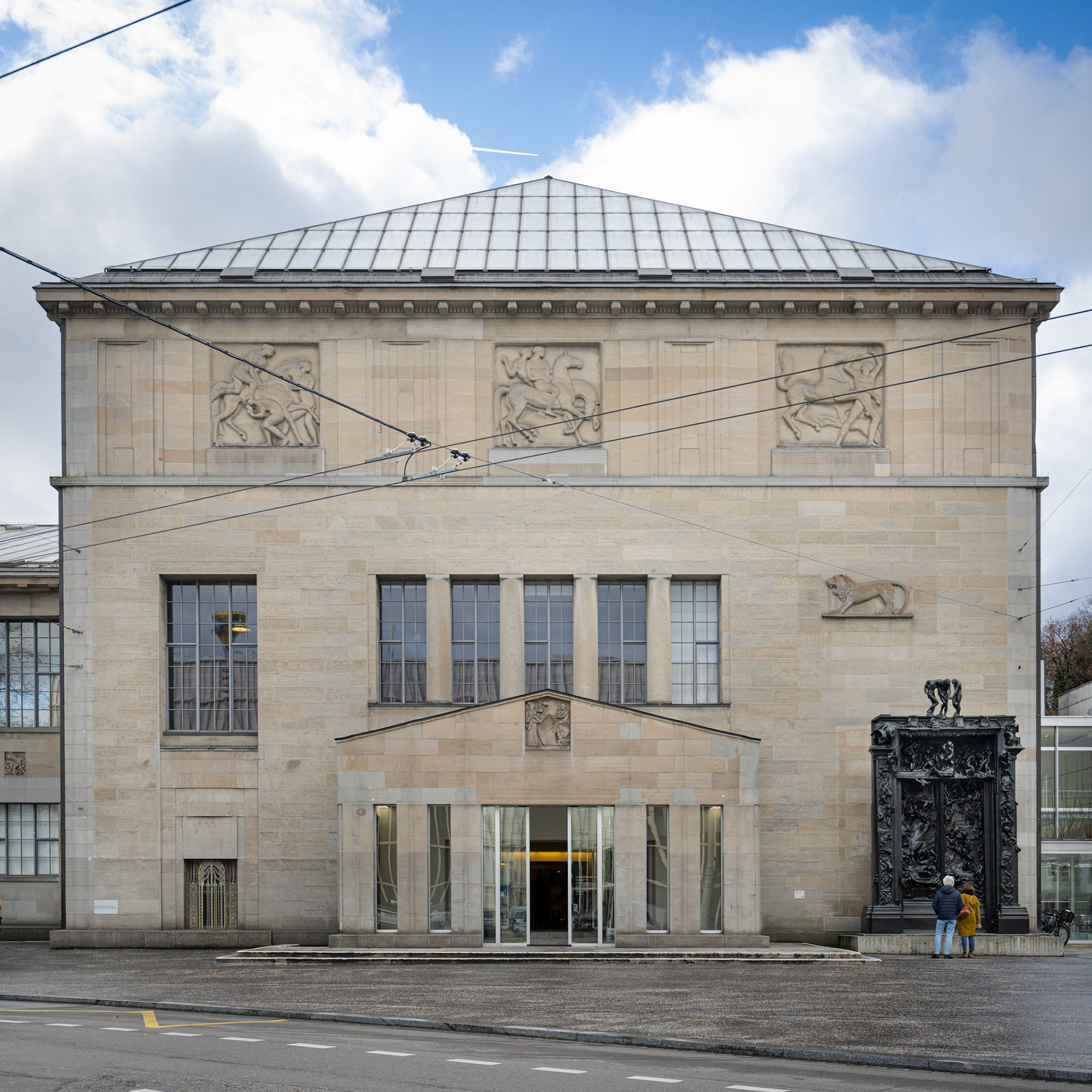 Kunsthaus Zürich - Karl Moser Bau entrance and Porte de l'enfer by Auguste Rodin