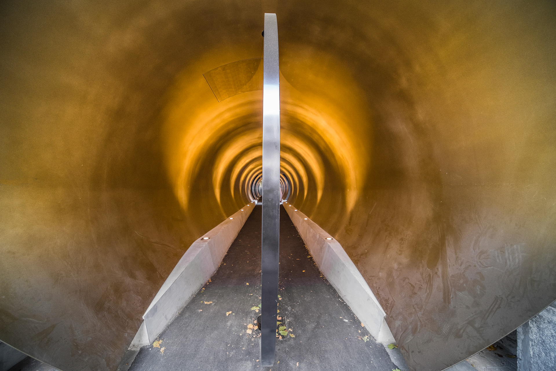 entrance tunnel to Stadthalle Zürich