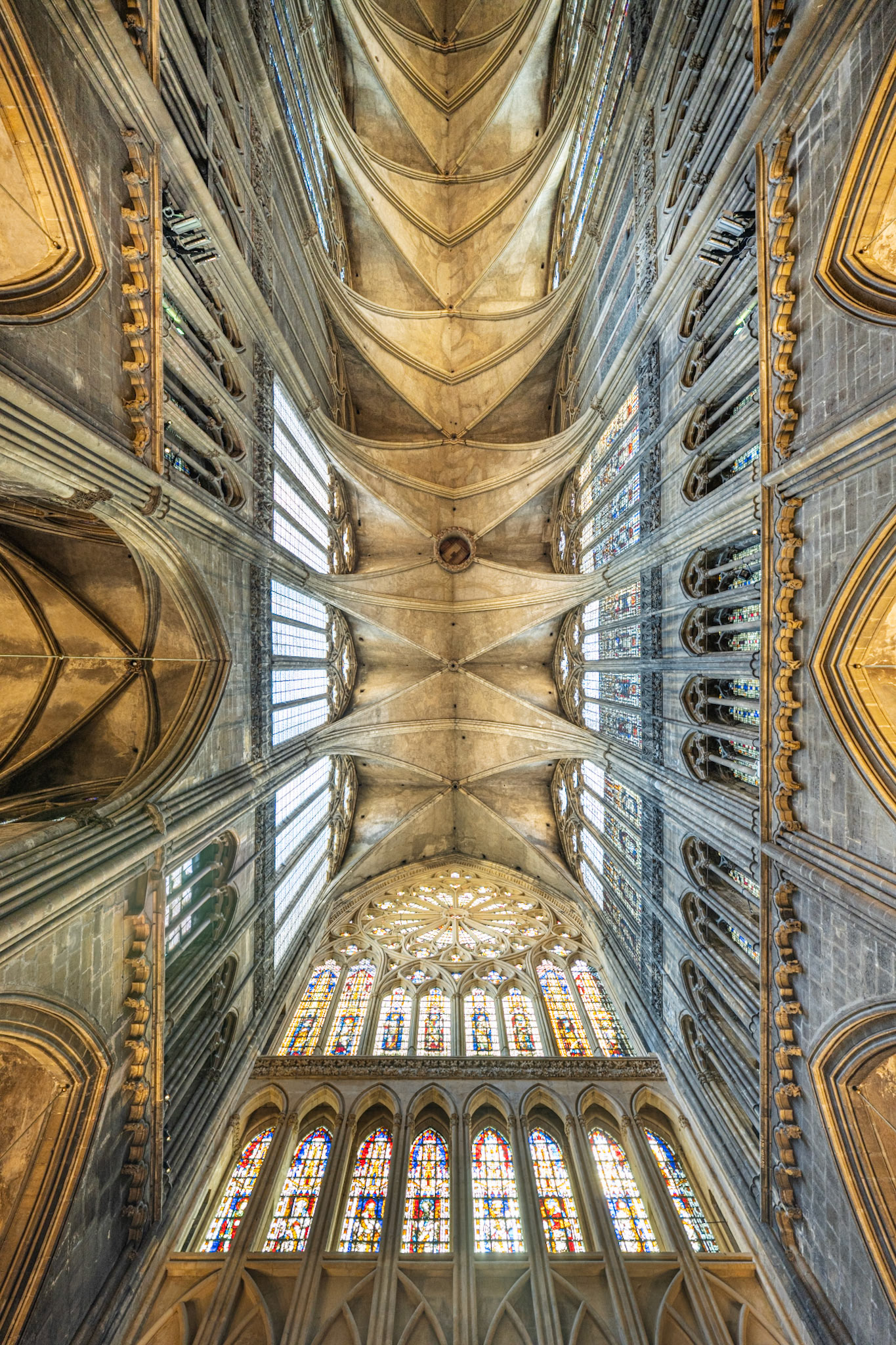 ceiling and grand Rose Window