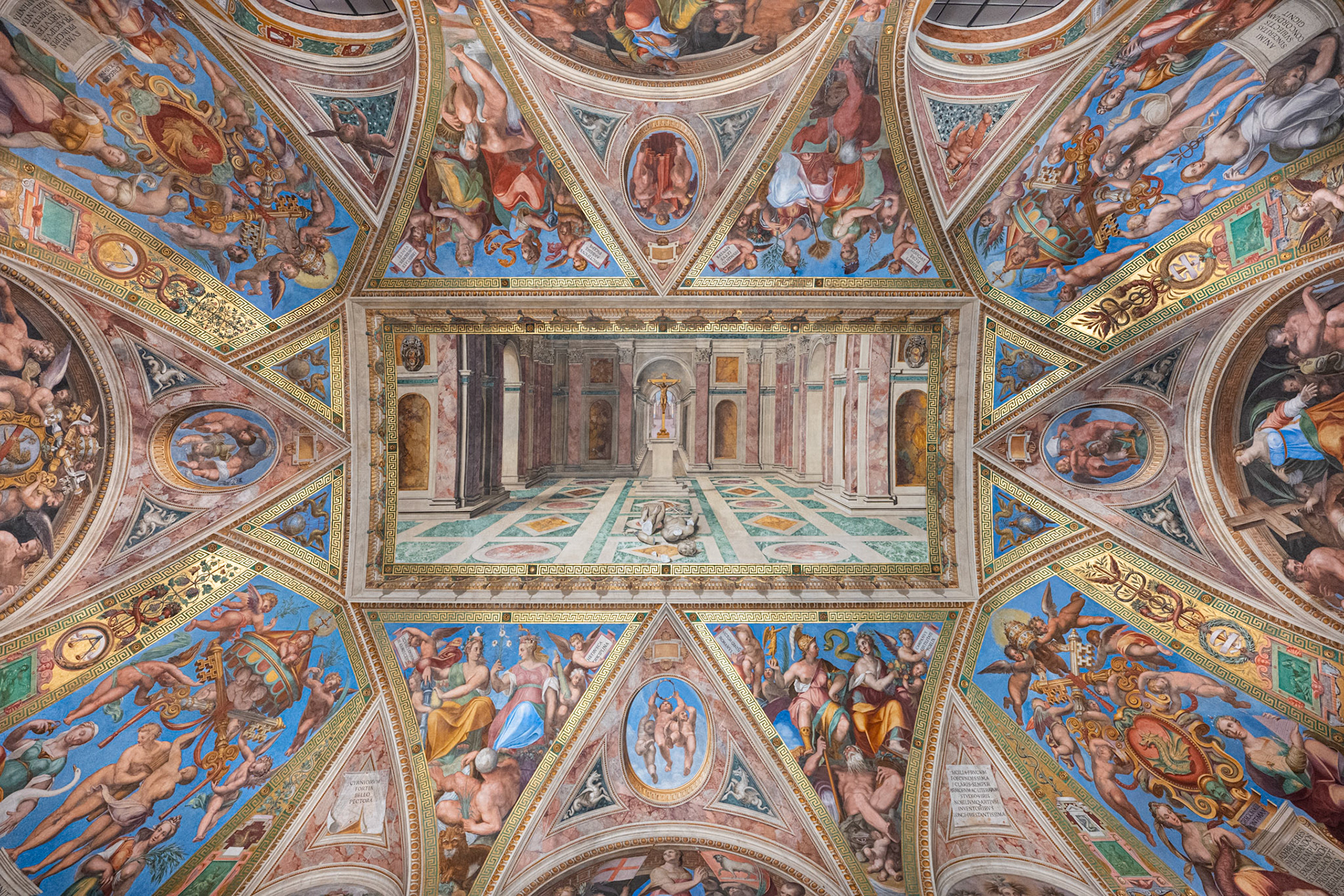 ceiling of the Hall of Constantine by Tommaso Laureti (1585)