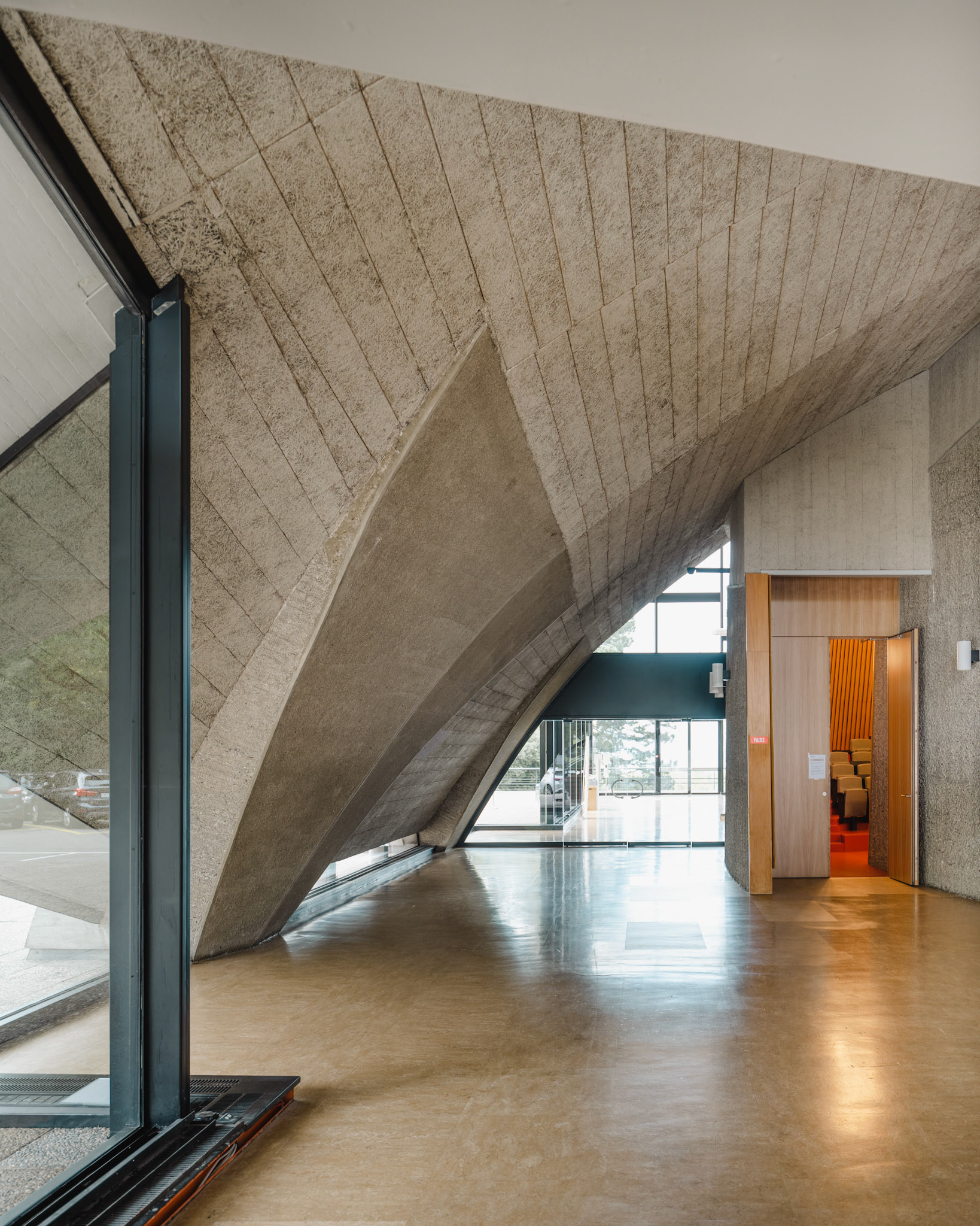 Aula des Cèdres - corridor