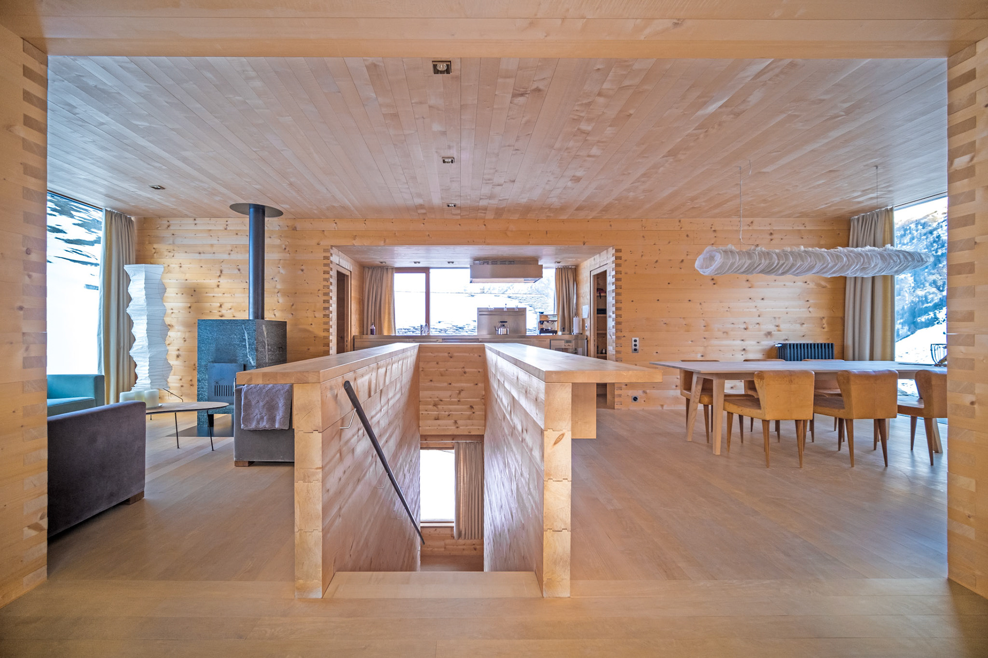 Türmlihus upper floor with kitchen, dining and living room
