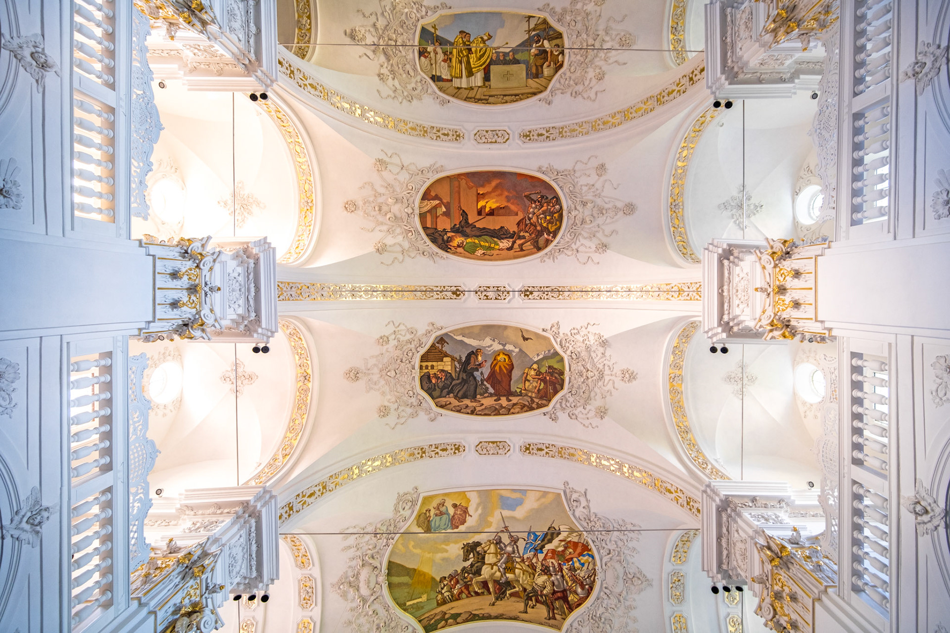 Klosterkirche St. Martin - frescos by Fritz Kunz