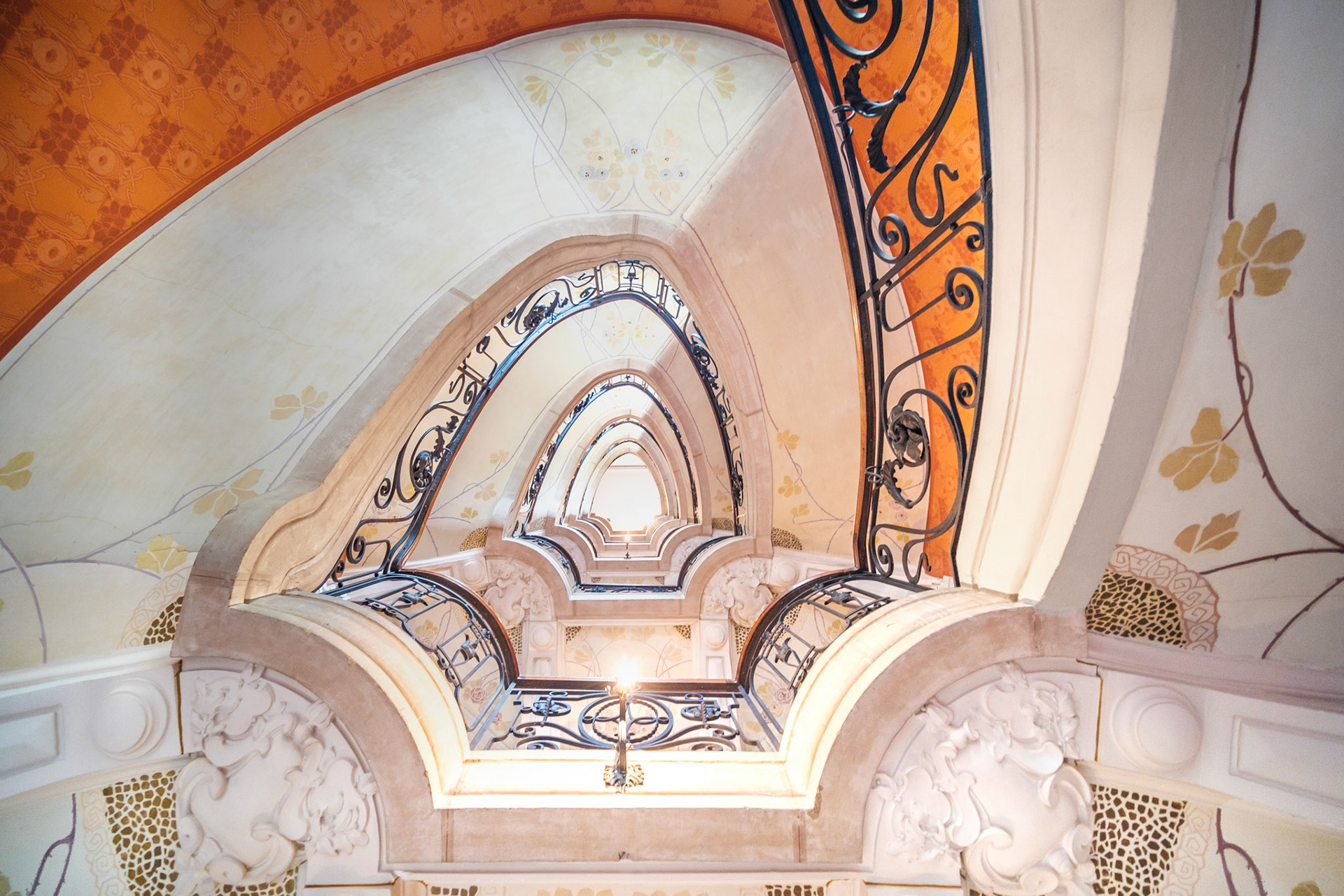 Maison de l'Estérel staircase lookup