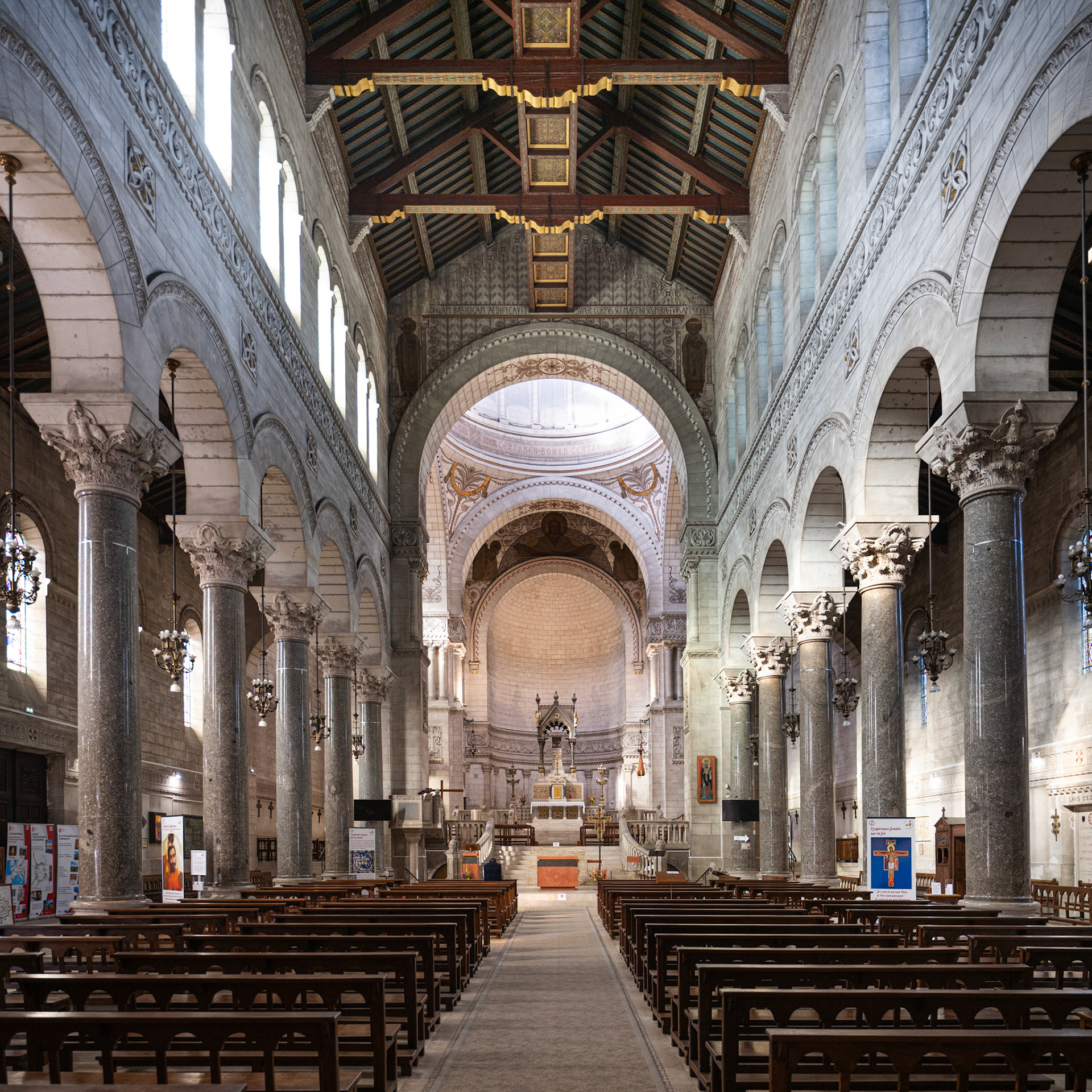Basilique Saint Martin de Tours - interior and high altar