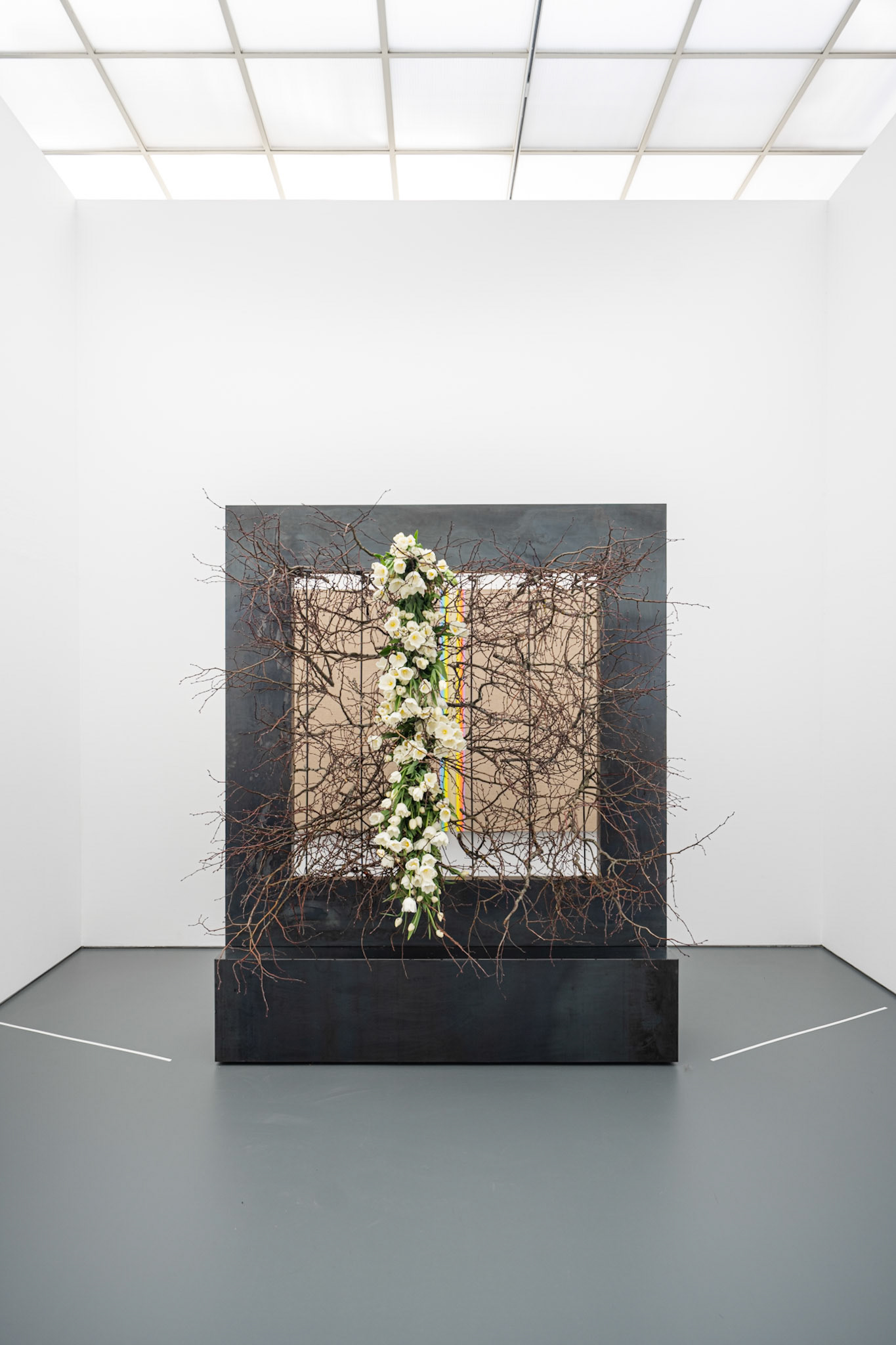 Blumen für die Kunst: Spaltkasten, Jean Pfaff, Flowers: Walter Zellweger