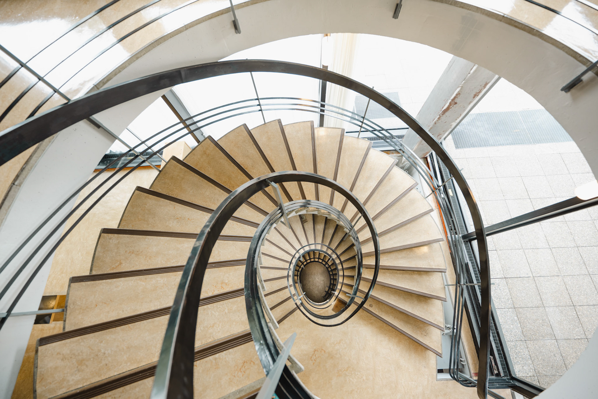 Aula des Cèdres - spiral staircase