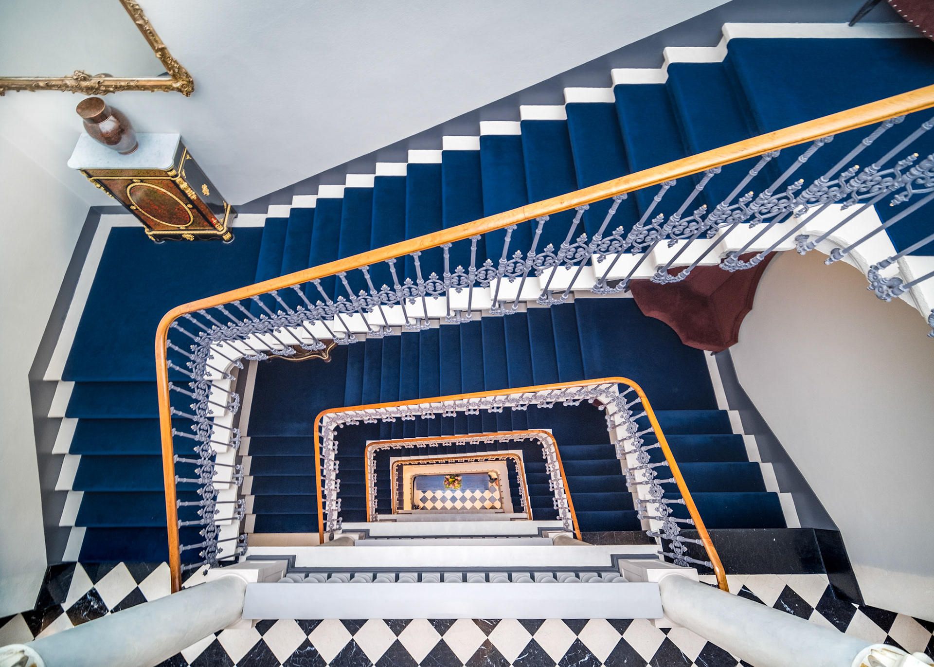 Ritz-Carlton Hôtel de la Paix - staircase