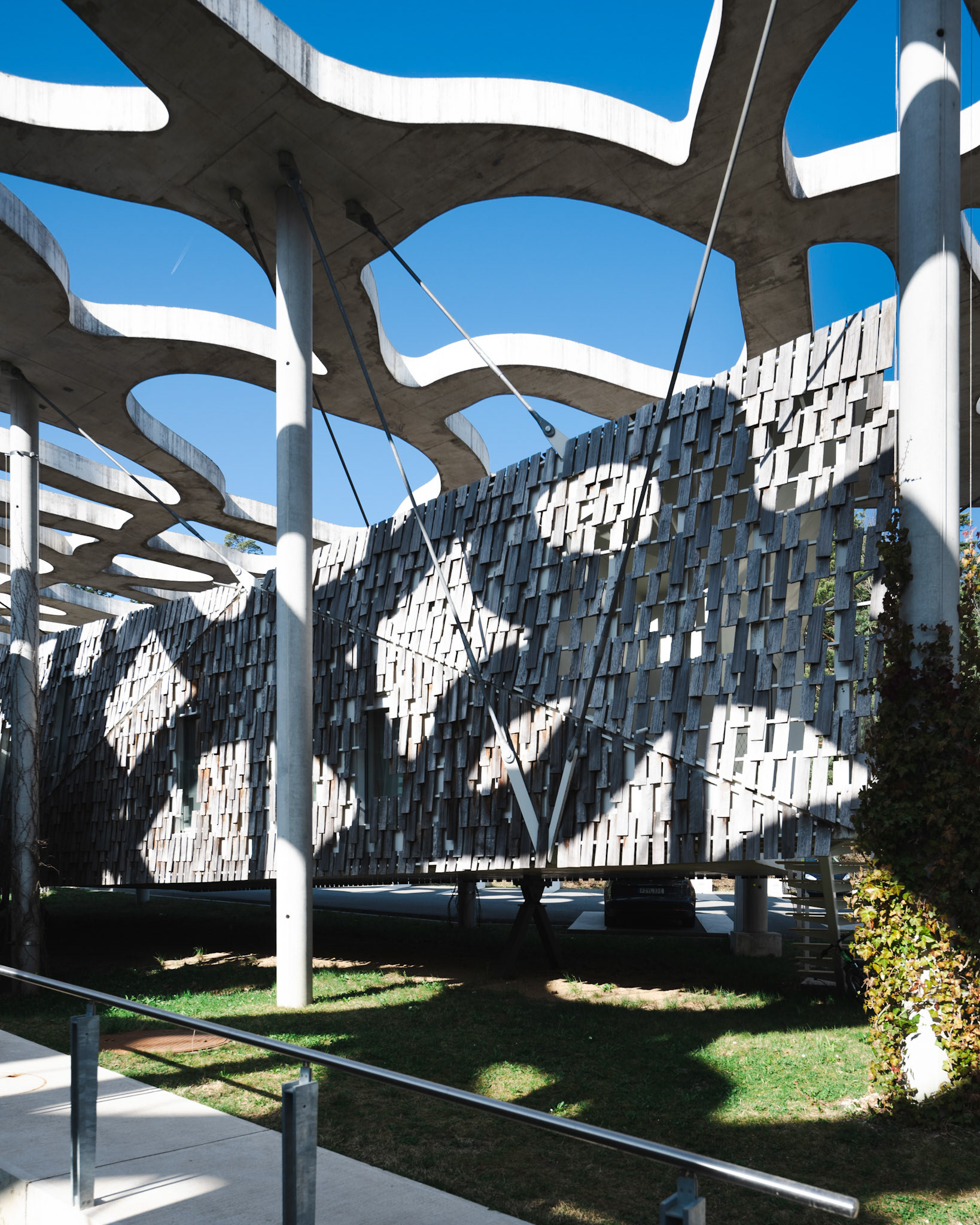 Kengo Kuma designed cabin at Fondation Jan Michalski