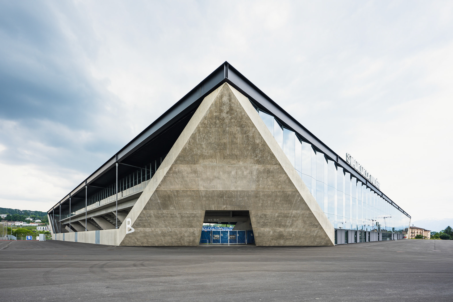 Stade de la Tuilière, Lausanne