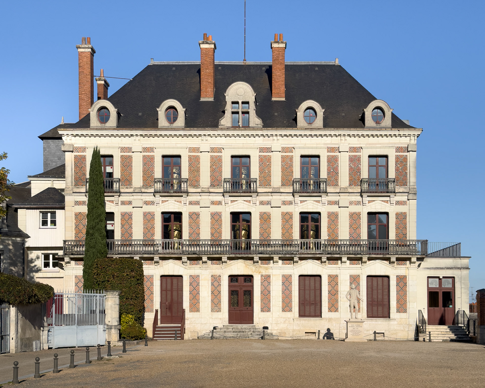 former Maison Ballet - now Maison de la Magie Robert-Houdin