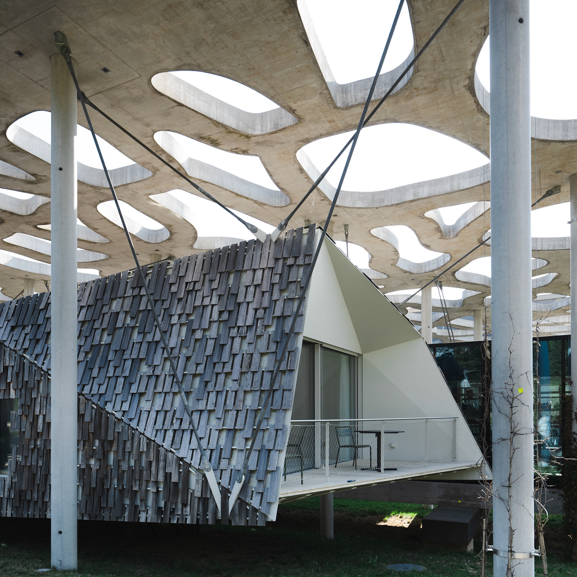 Kengo Kuma designed cabin at Fondation Jan Michalski