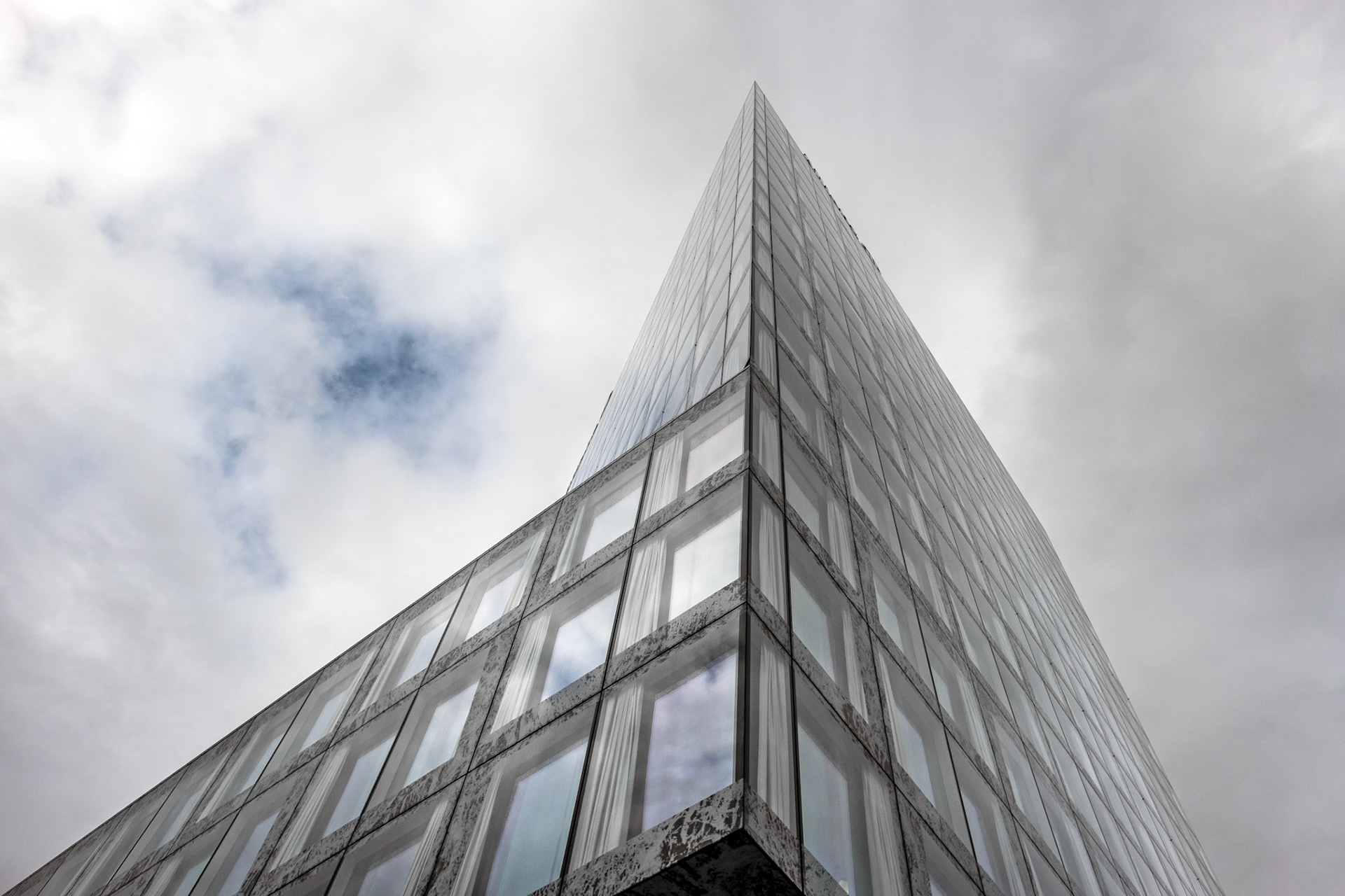 20 story high Allianz headquarters