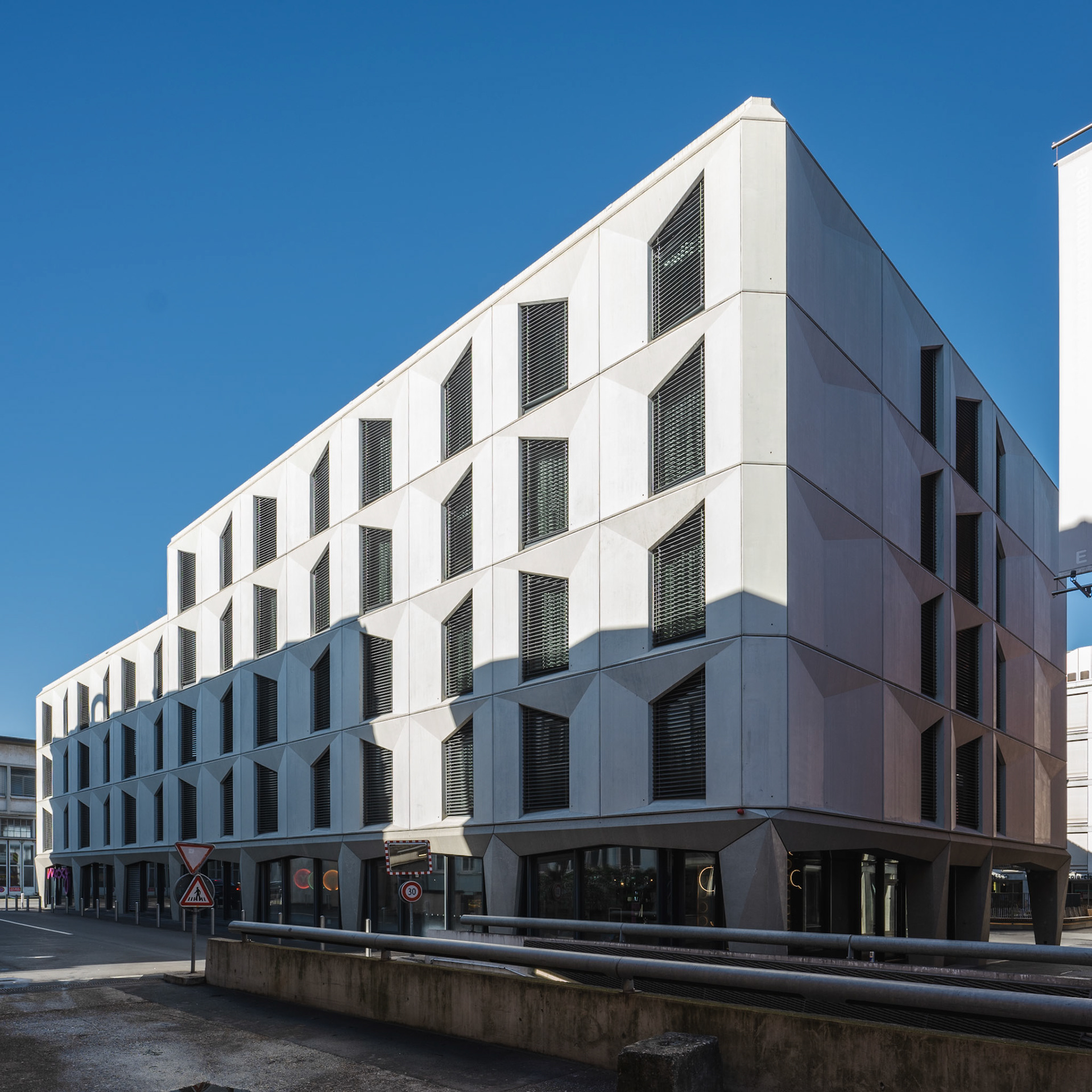Moxy, Lausanne