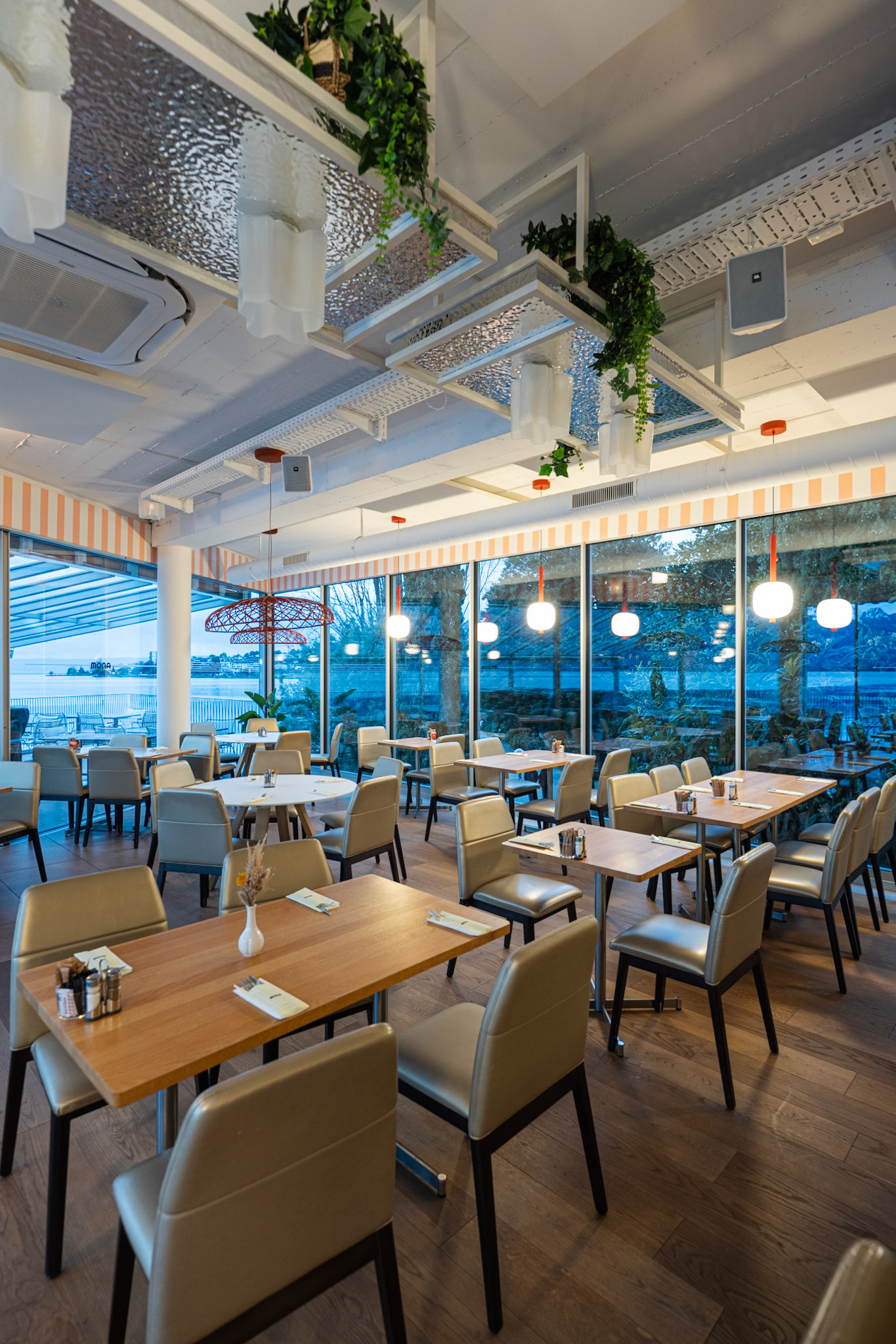 breakfast room